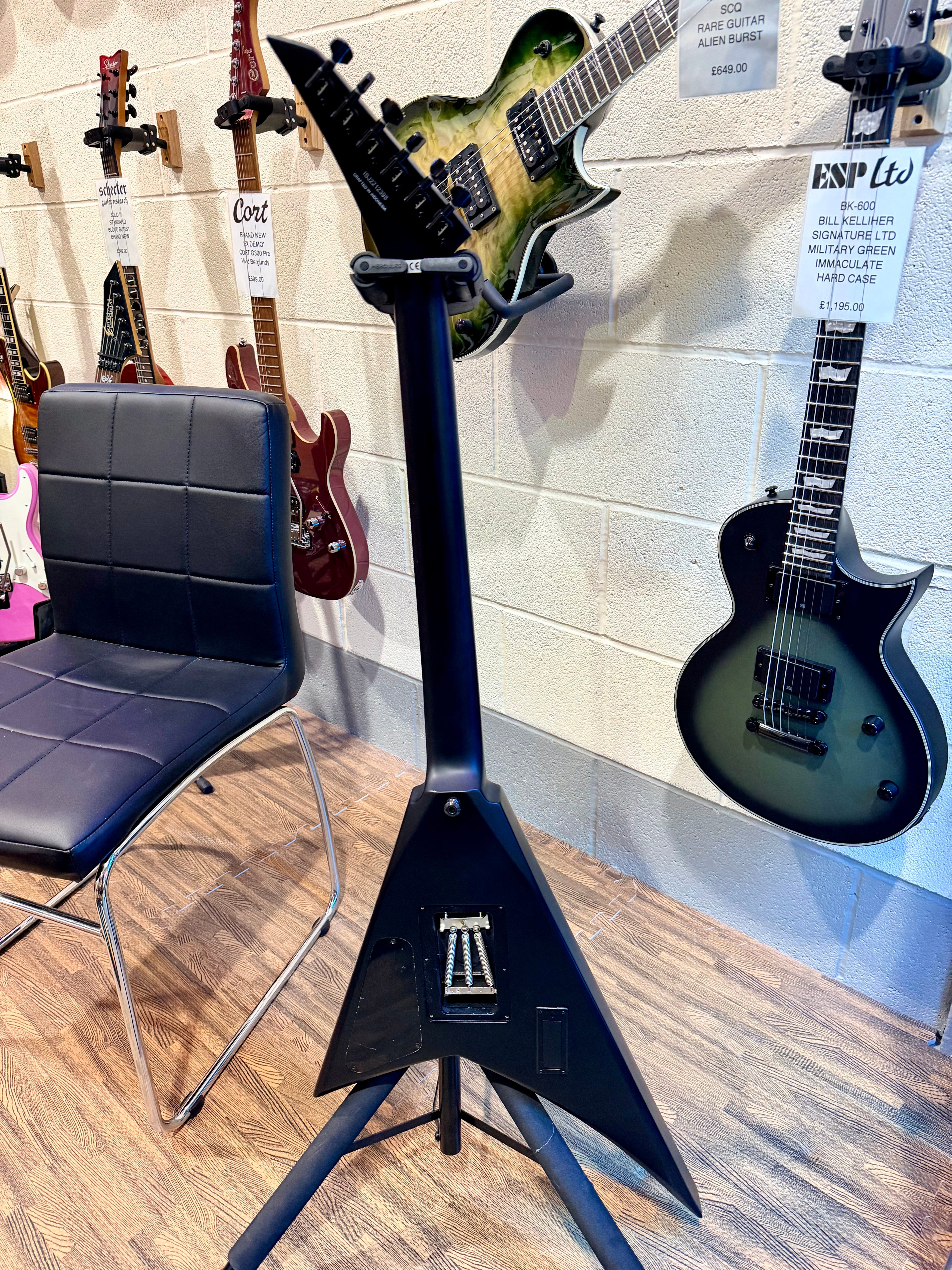 🔥2022🔥 Jackson Rhoads X Series RRX24 Winter Camo~ Hard Case~ Electric Guitar!