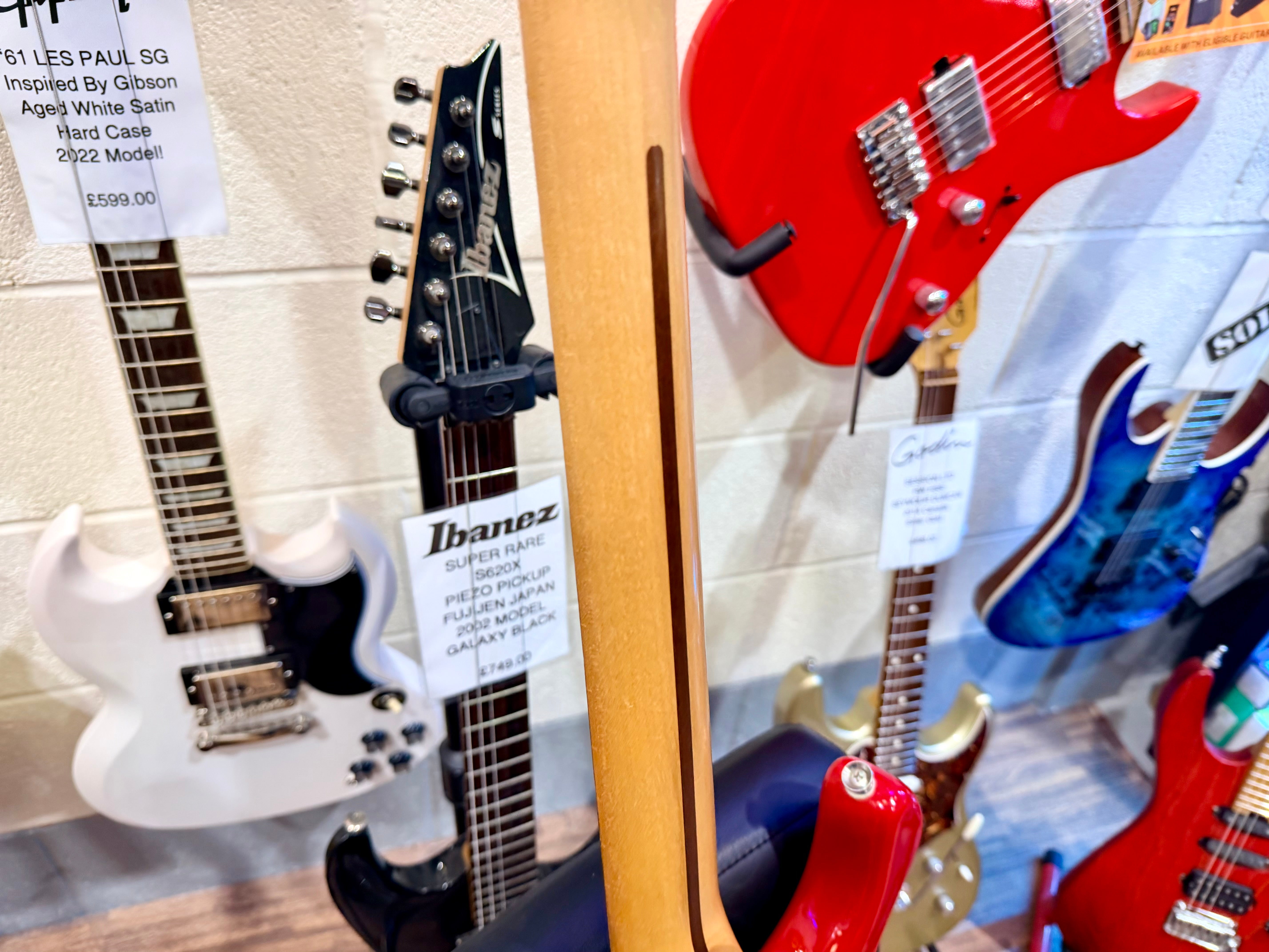 🎸 1995 KOREA 🎸Fender Squier Stratocaster~ Korean Made Strat~ Cherry Red!