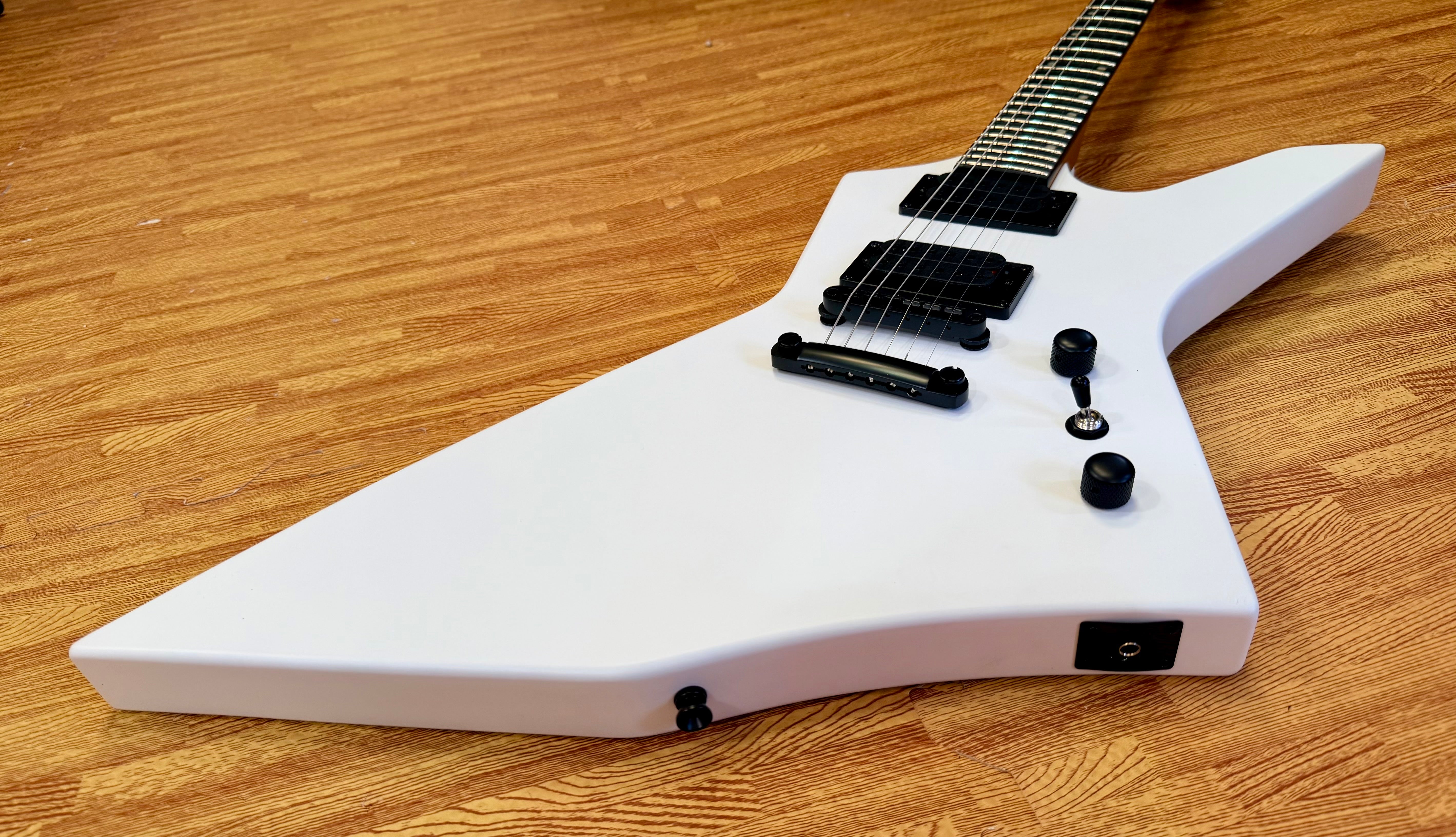 ⚡️NEW⚡️ Spira X-400 Satin White Offset Explorer Electric Guitar HH~ Roasted Neck