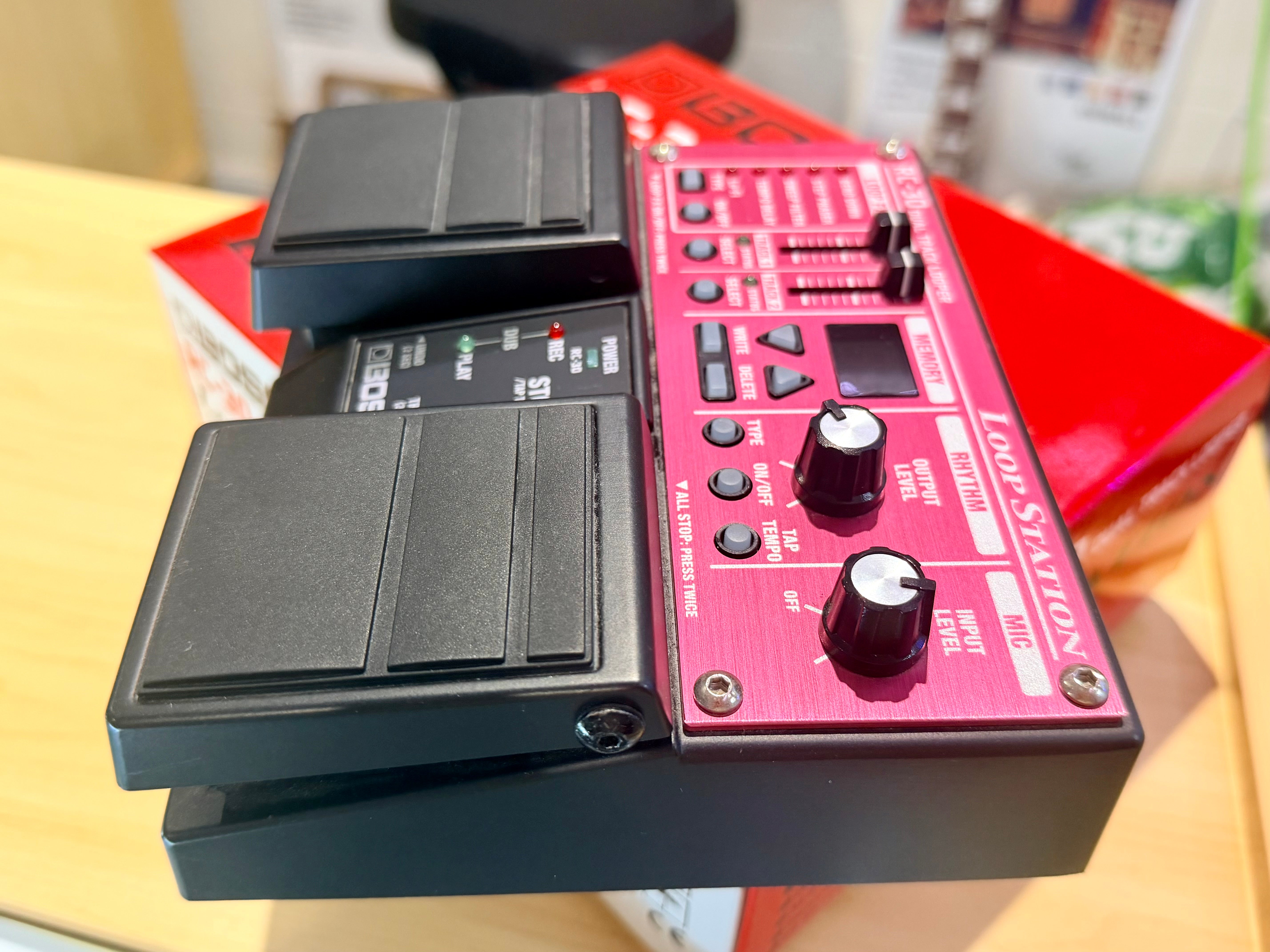 🎸 Boss RC-30 Loop Station Guitar Looper Pedal Unit~ Boxed 🎸