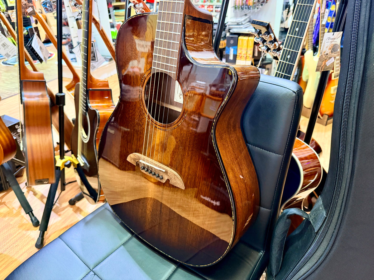 Alvarez Masterworks Elite 77 Grand Auditorium~ Solid Walnut~ MGA77 Shadowburst!