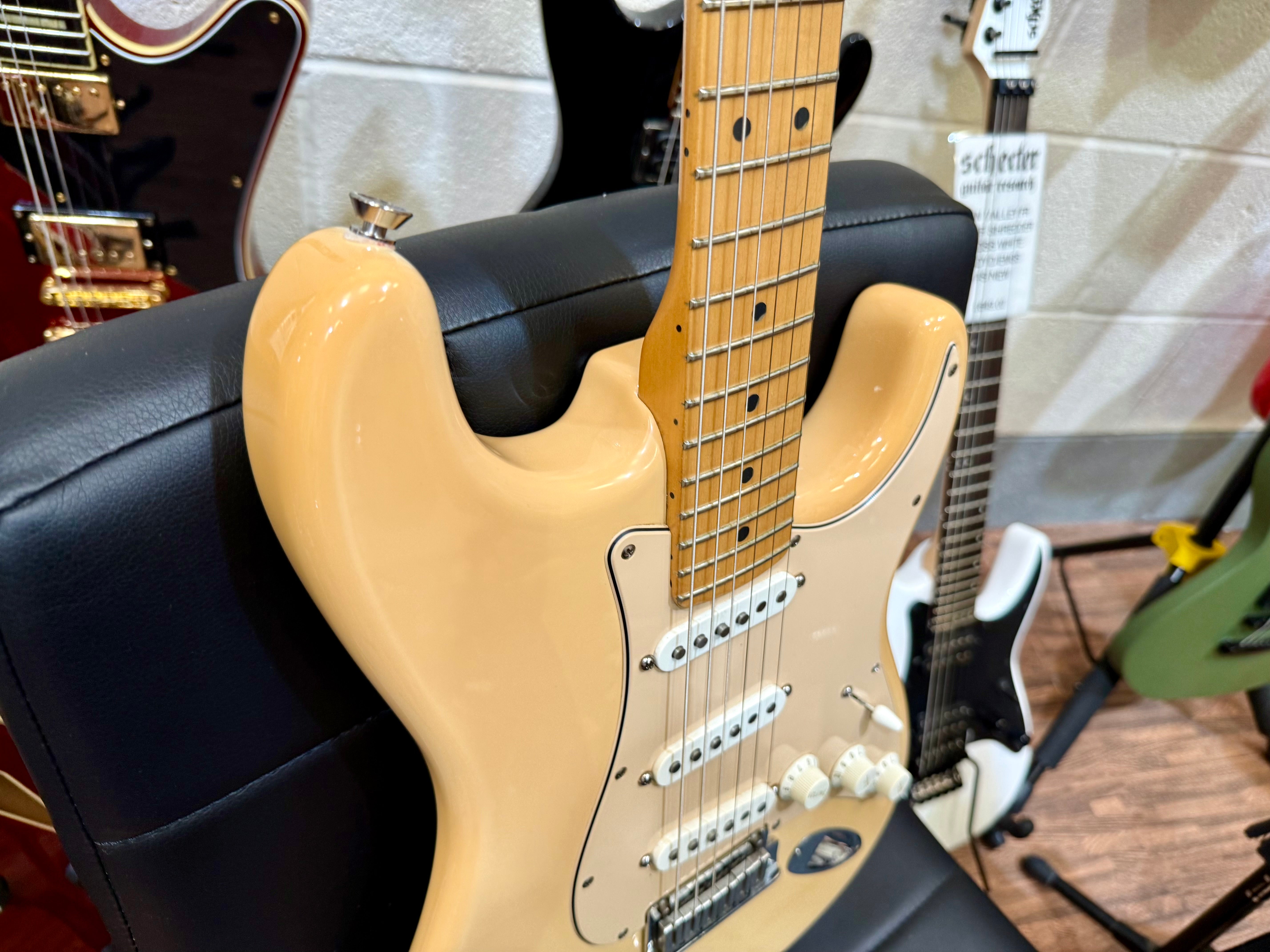 🌟2005 60th Anniversary🌟 Fender American Standard Stratocaster~ Vintage White!