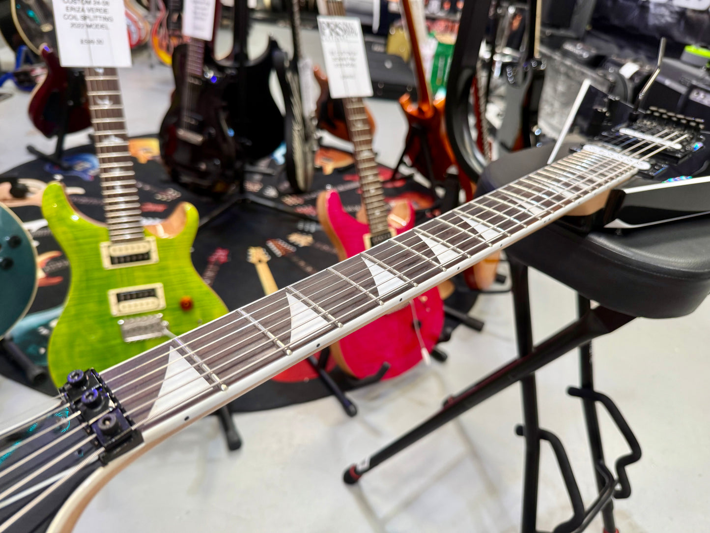 🔥 Jackson JS32 King V In Gloss Black & White Binding~ Floyd Rose~ Flying V 🔥