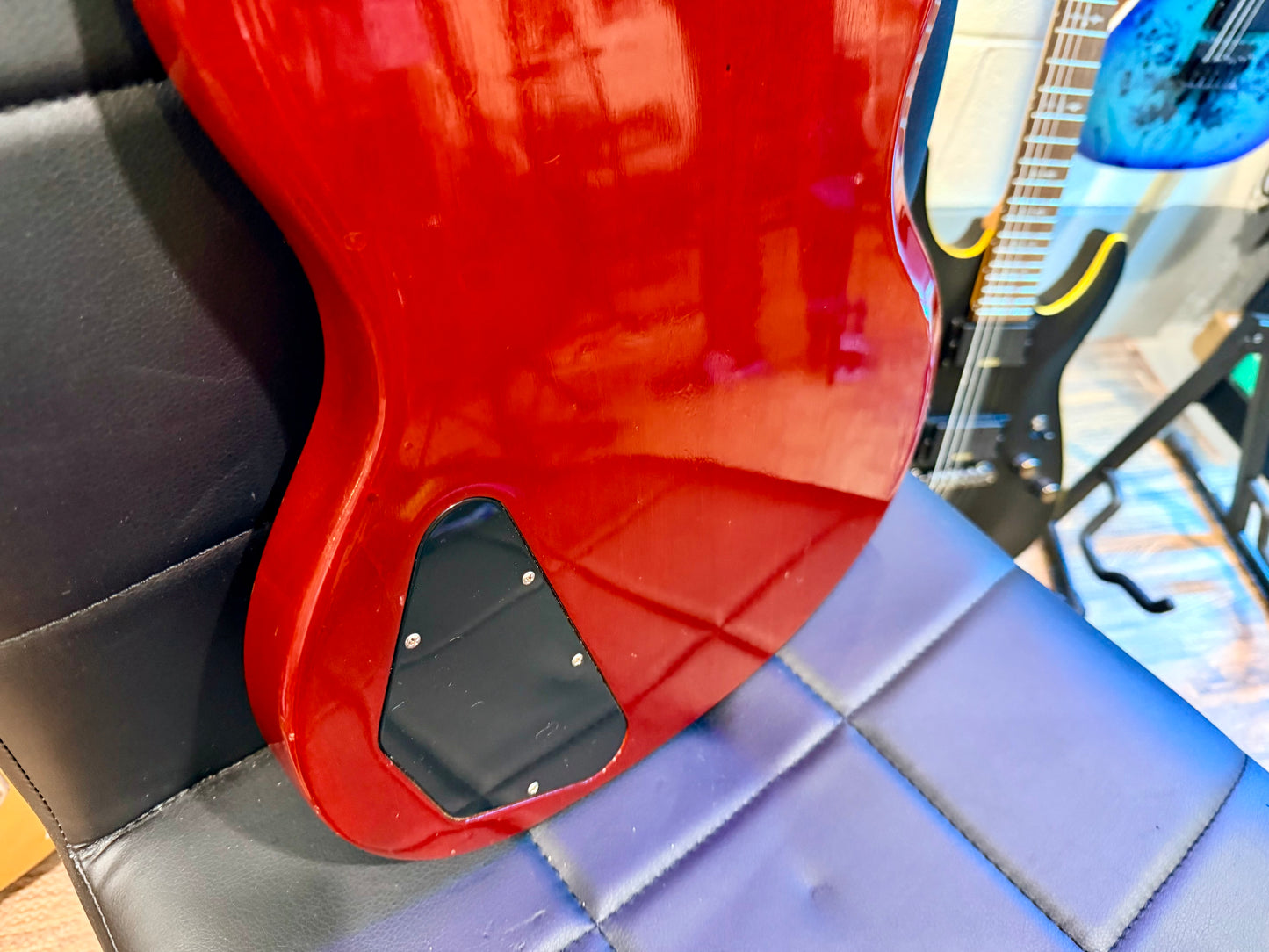 🍒2010🍒 Gibson SG Standard~ USA Made~ Heritage Cherry~ Hard Case~ Lovely!