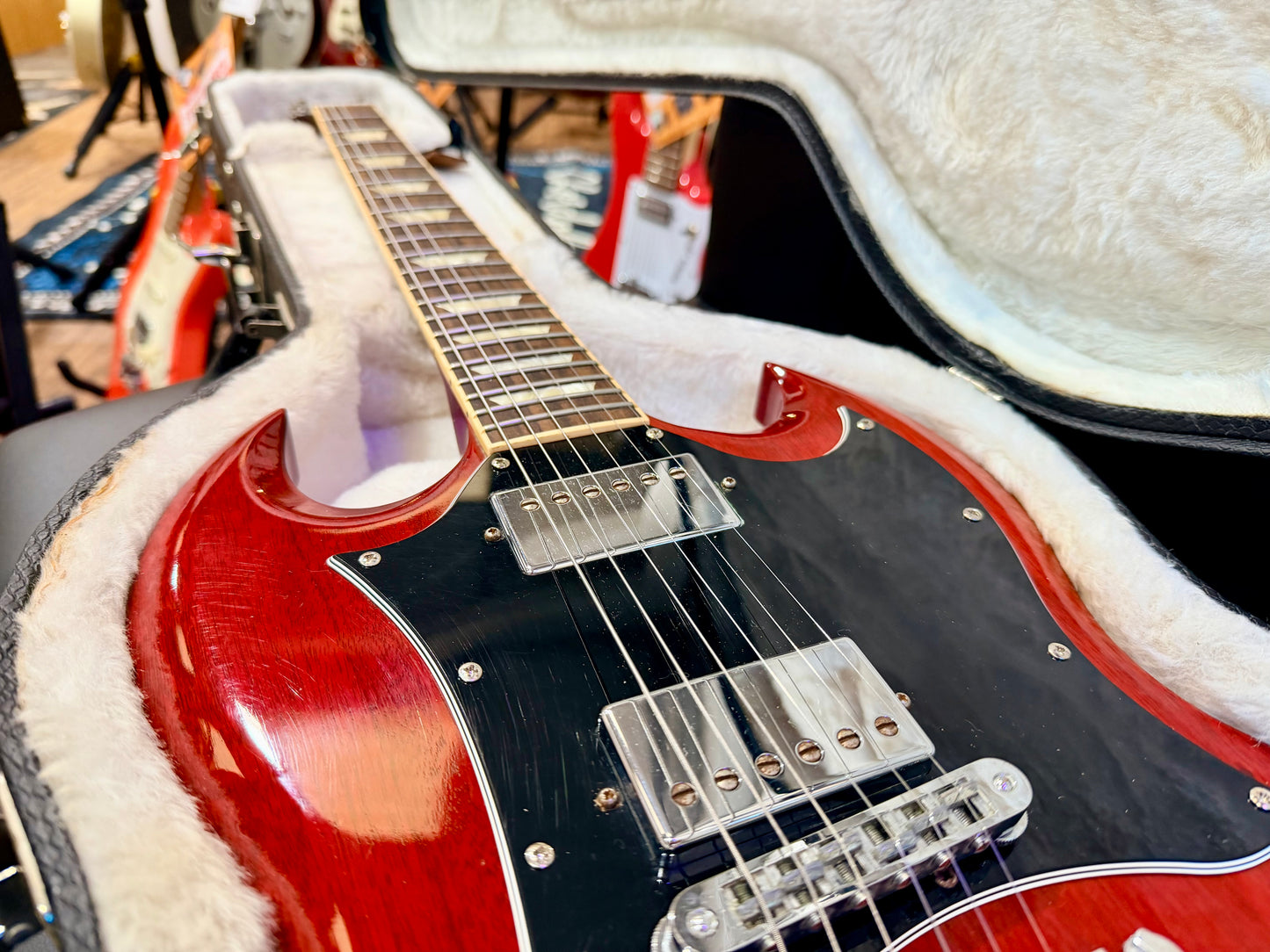 🍒2010🍒 Gibson SG Standard~ USA Made~ Heritage Cherry~ Hard Case~ Lovely!