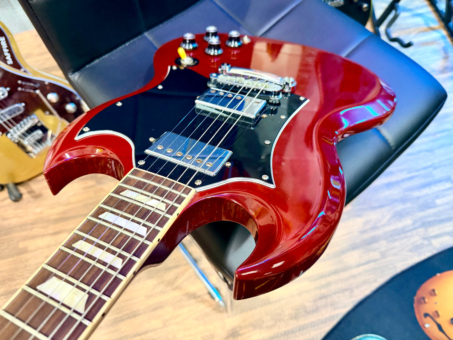 🍒2010🍒 Gibson SG Standard~ USA Made~ Heritage Cherry~ Hard Case~ Lovely!