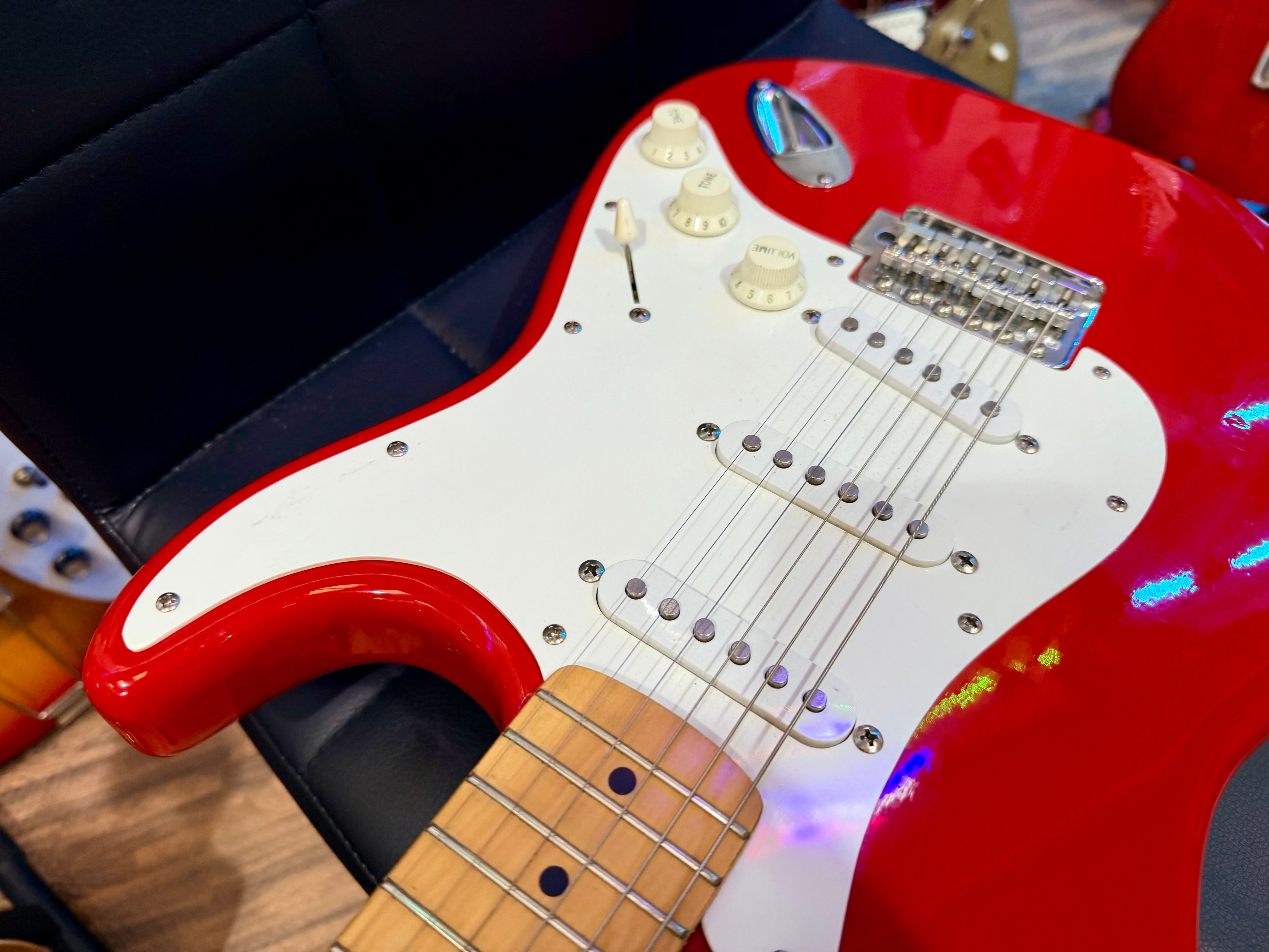 🎸 1995 KOREA 🎸Fender Squier Stratocaster~ Korean Made Strat~ Cherry Red!