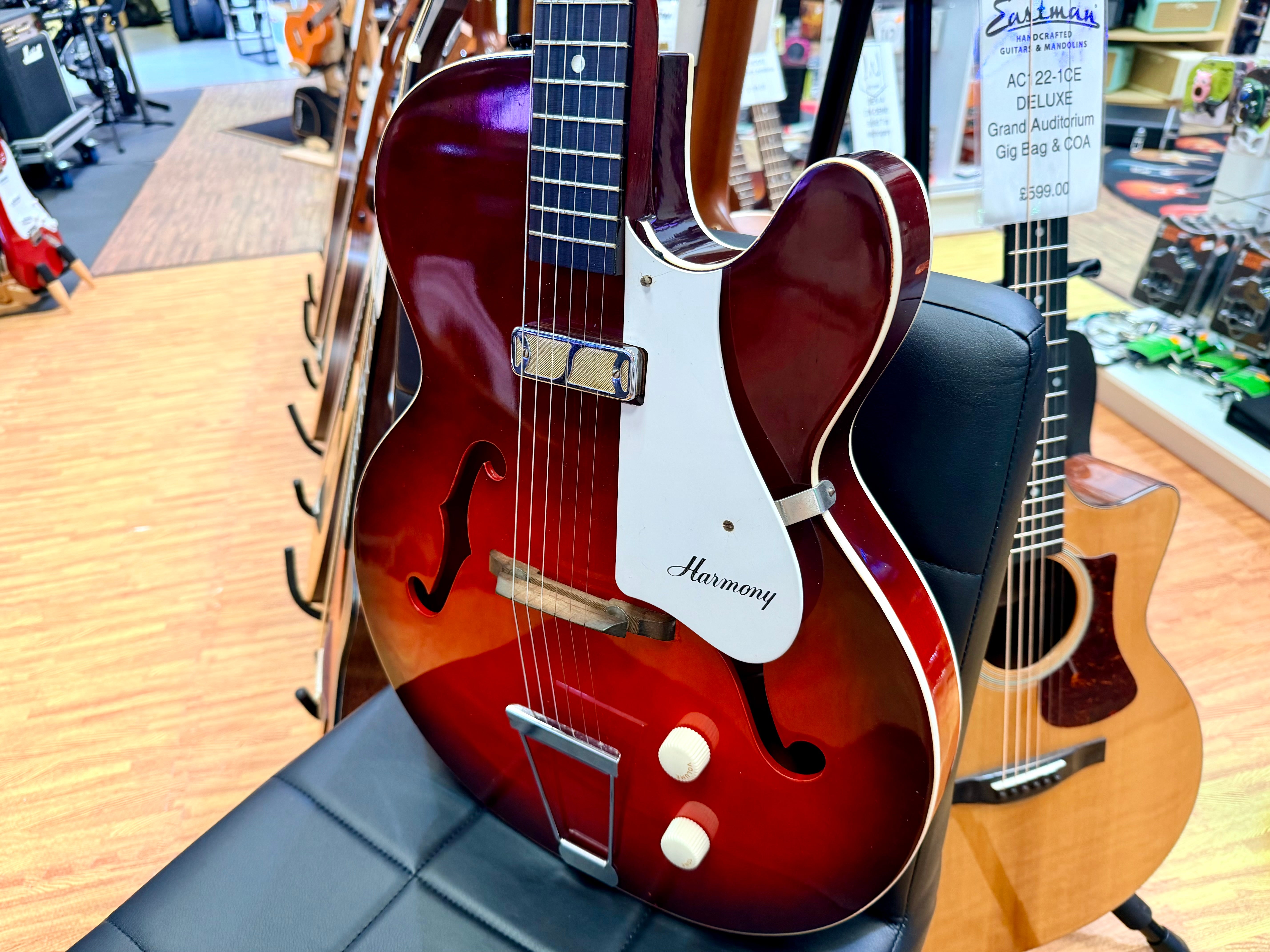 ✨VINTAGE✨ 1963 Harmony H53 Rocket~ Made in USA~ Semi-Hollow D’Armond P’up + Case