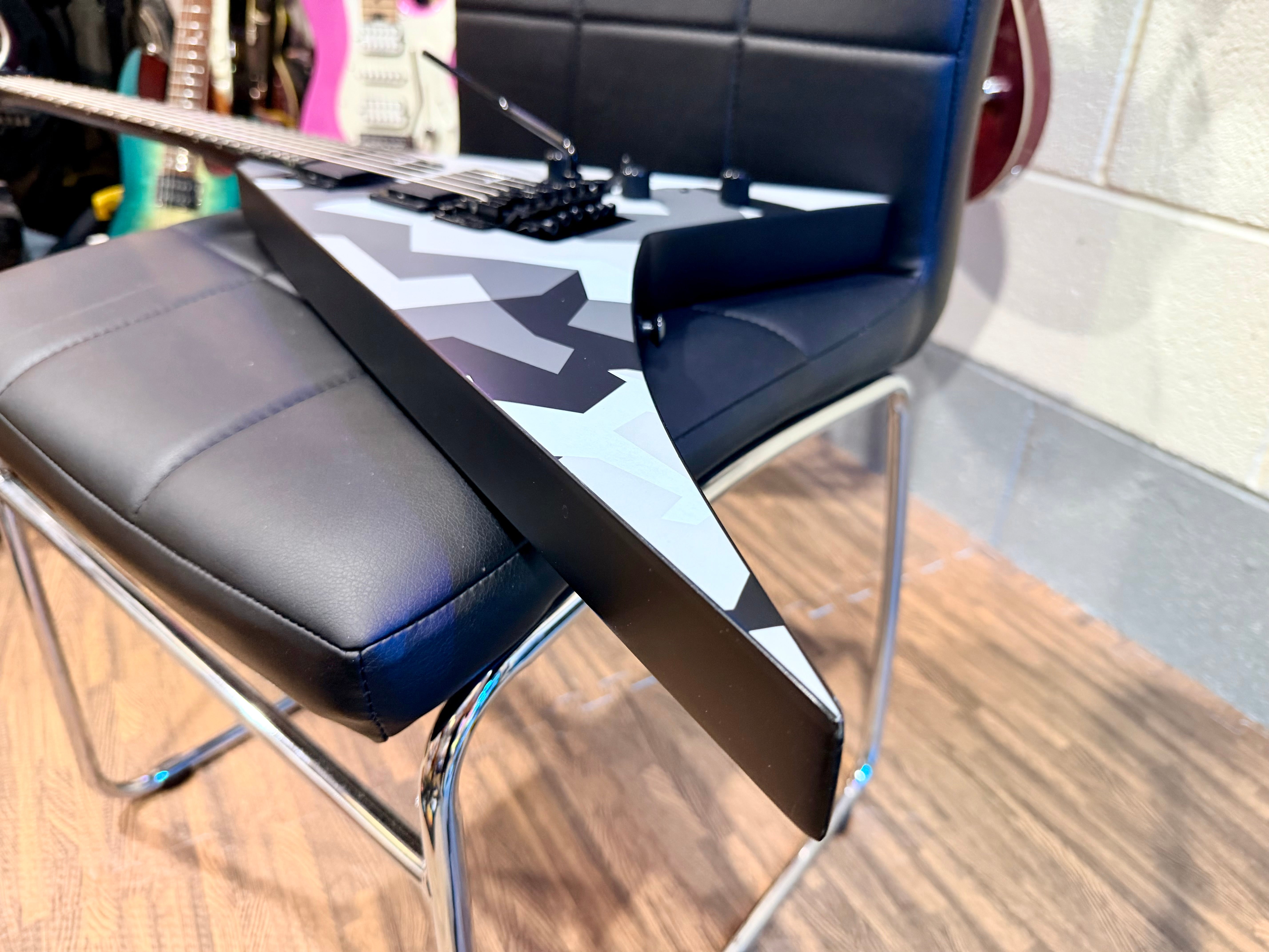 🔥2022🔥 Jackson Rhoads X Series RRX24 Winter Camo~ Hard Case~ Electric Guitar!