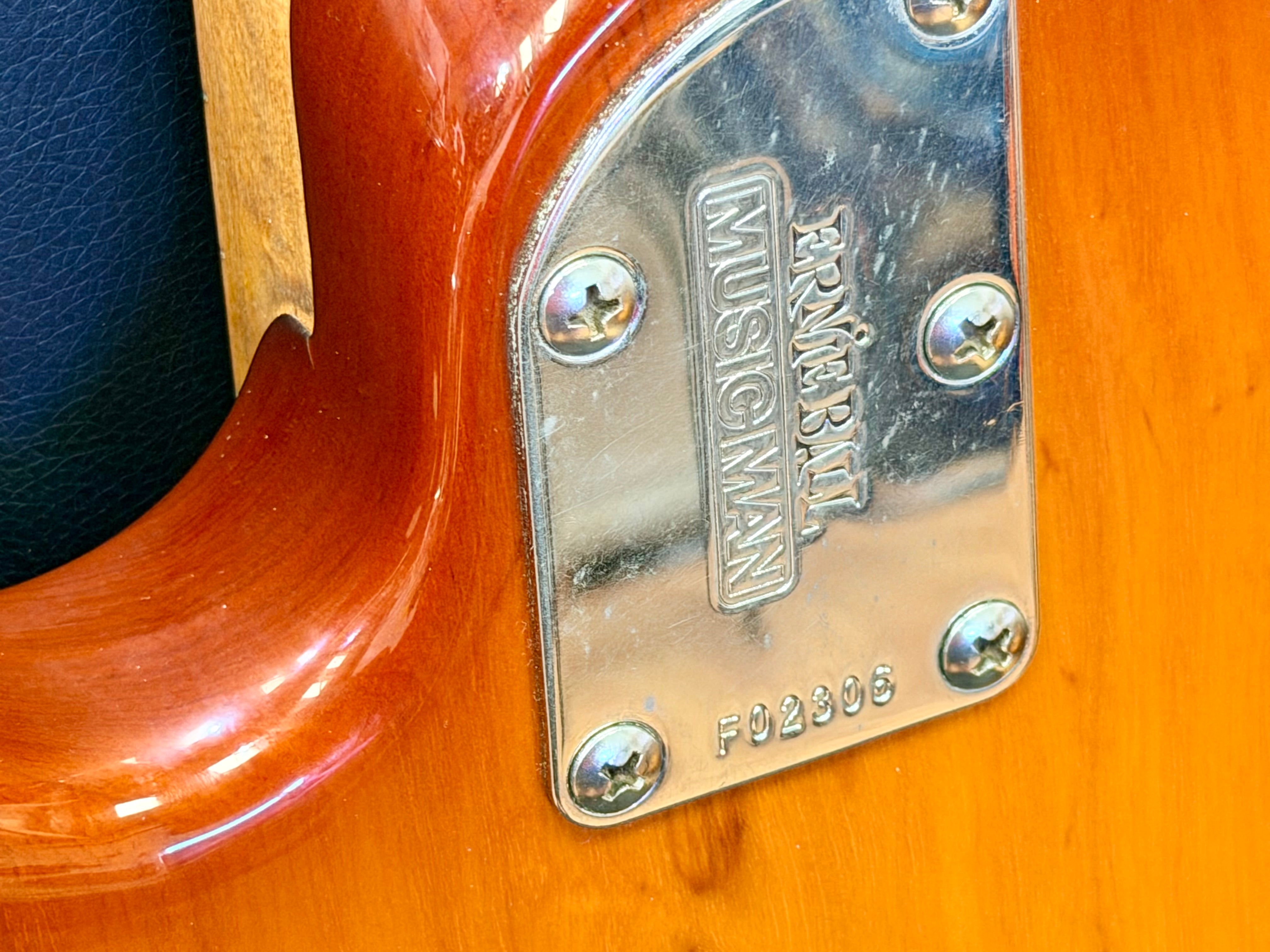 🇺🇸 Ernie Ball Music Man StingRay 4H 3EQ USA~ Honey Burst~ 2000 + Case 🇺🇸