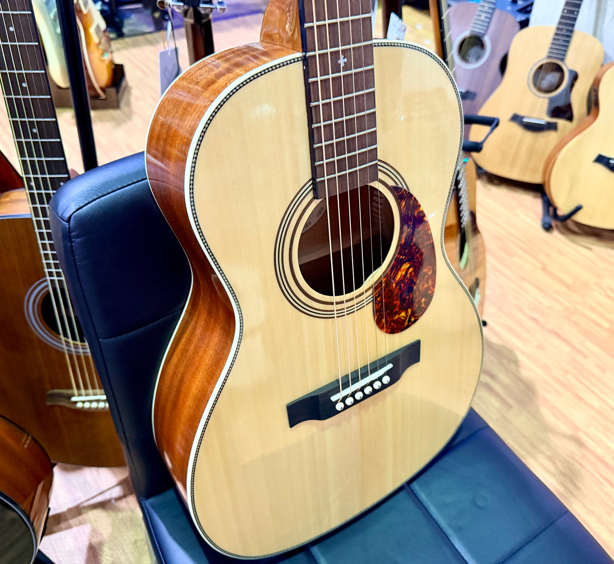 Vintage V900PNC Solid Spruce Parlour Acoustic Guitar~ Orchestral OM Solid Top
