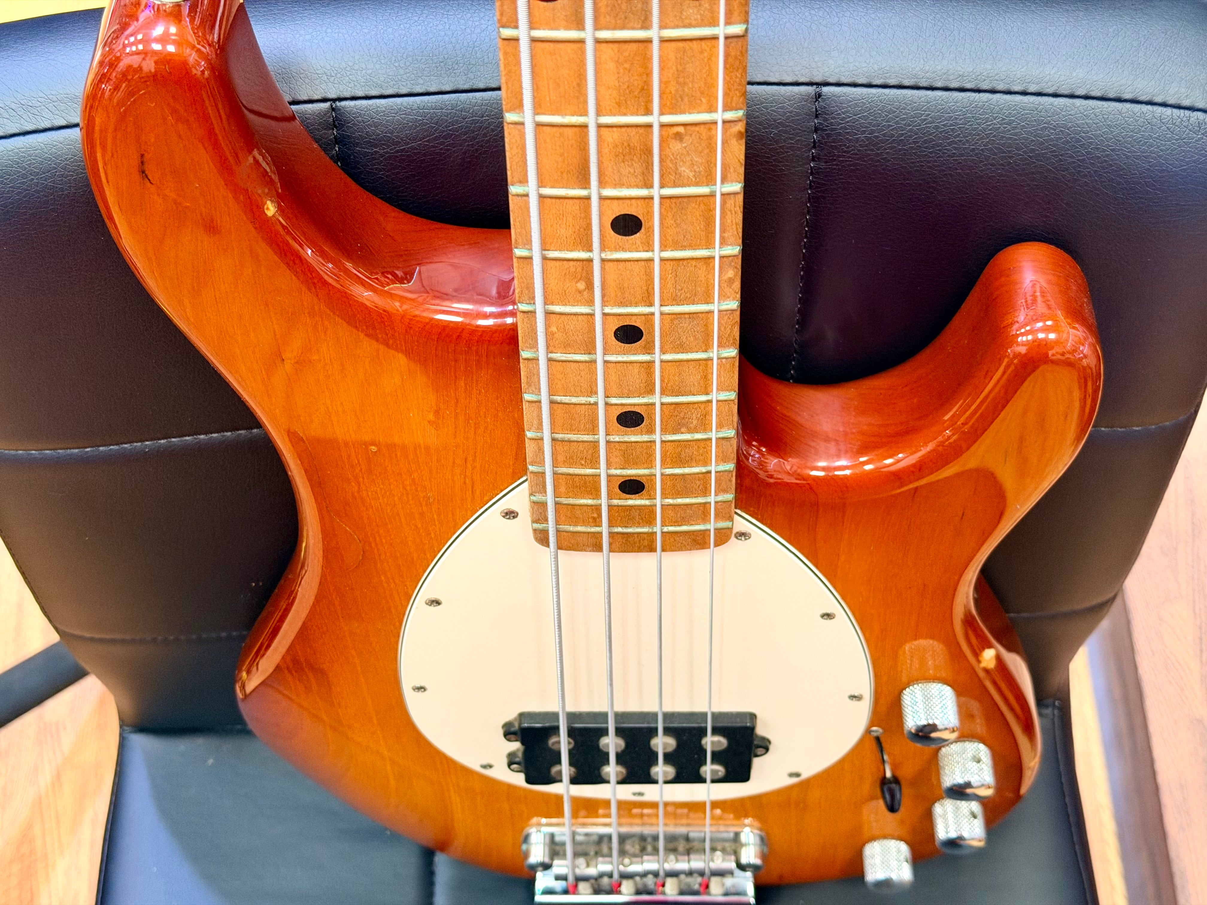 🇺🇸 Ernie Ball Music Man StingRay 4H 3EQ USA~ Honey Burst~ 2000 + Case 🇺🇸