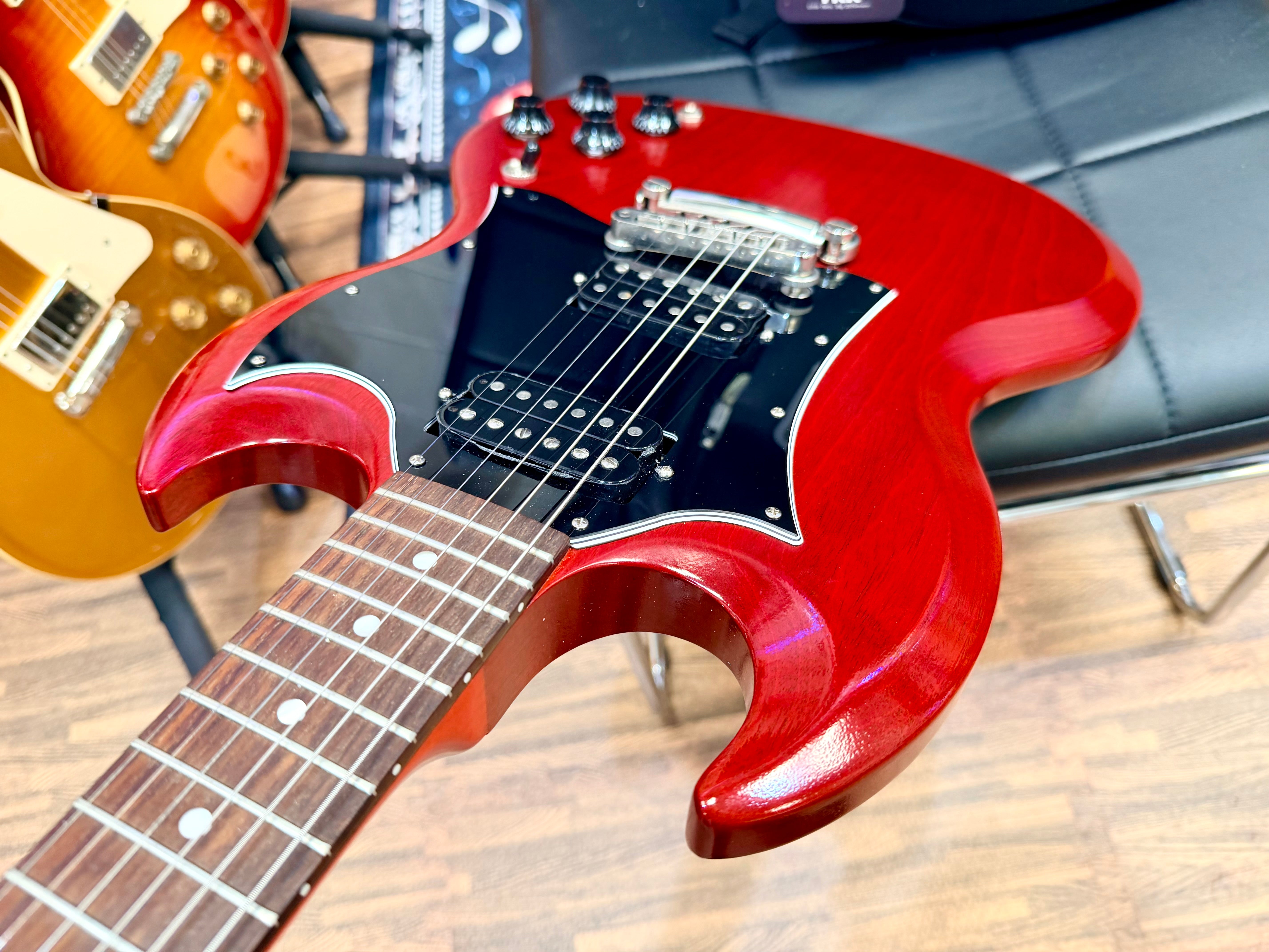 🍒2022🍒 Gibson SG Tribute~ Worn Satin Cherry USA + Deluxe Gig Bag~ Cherished!