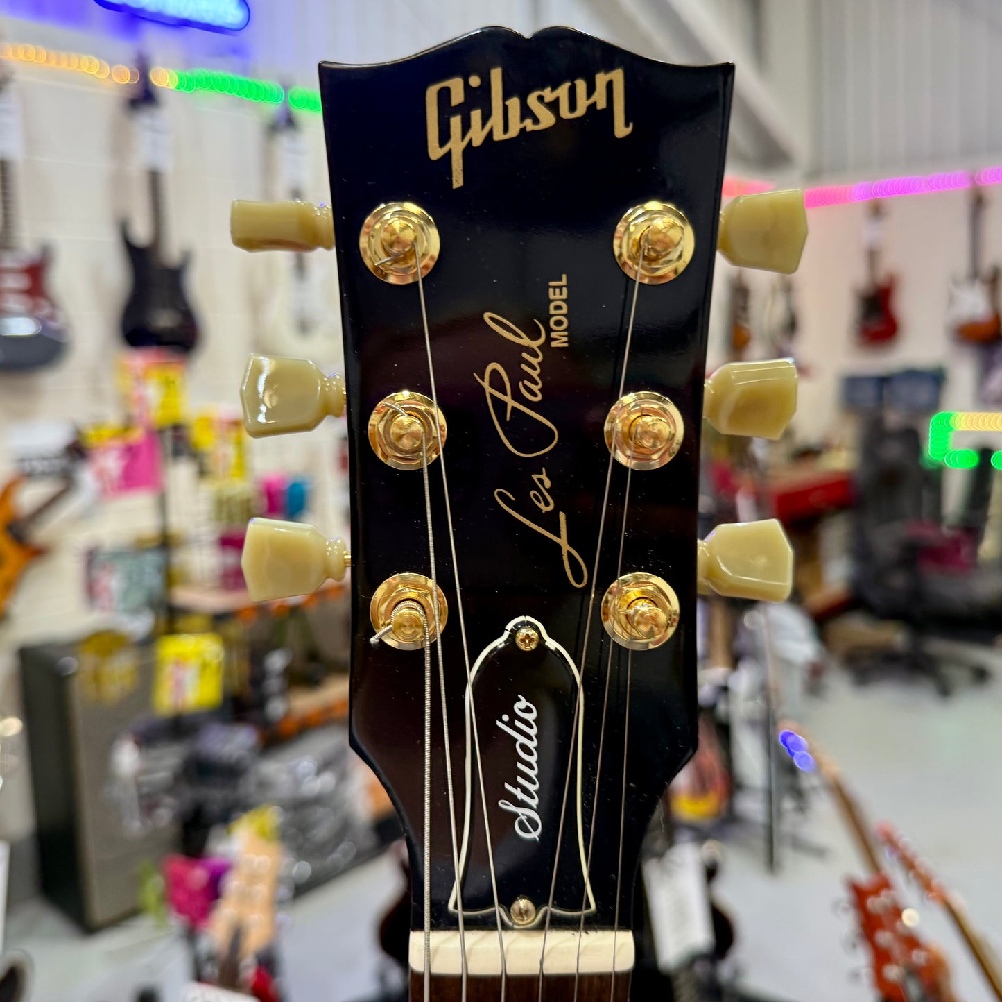 🌟2007 USA🌟 Gibson Les Paul Studio~ Wine Red~ Gold Hardware~ Hard Case~STUNNING