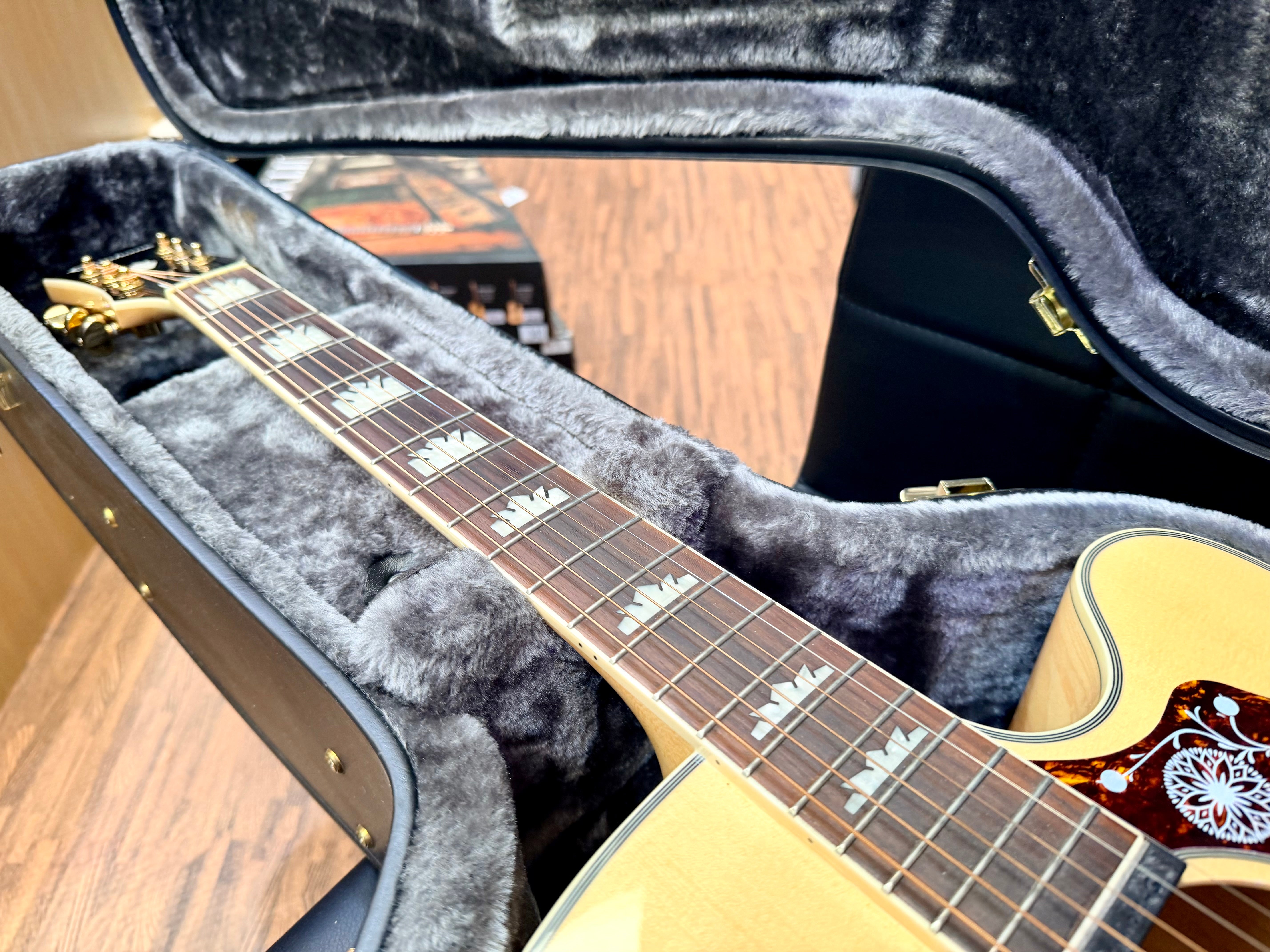 ✨MINT✨ Epiphone EJ-200SCE Jumbo Electro Acoustic~ Natural~ Esonic 2 + H/Case!