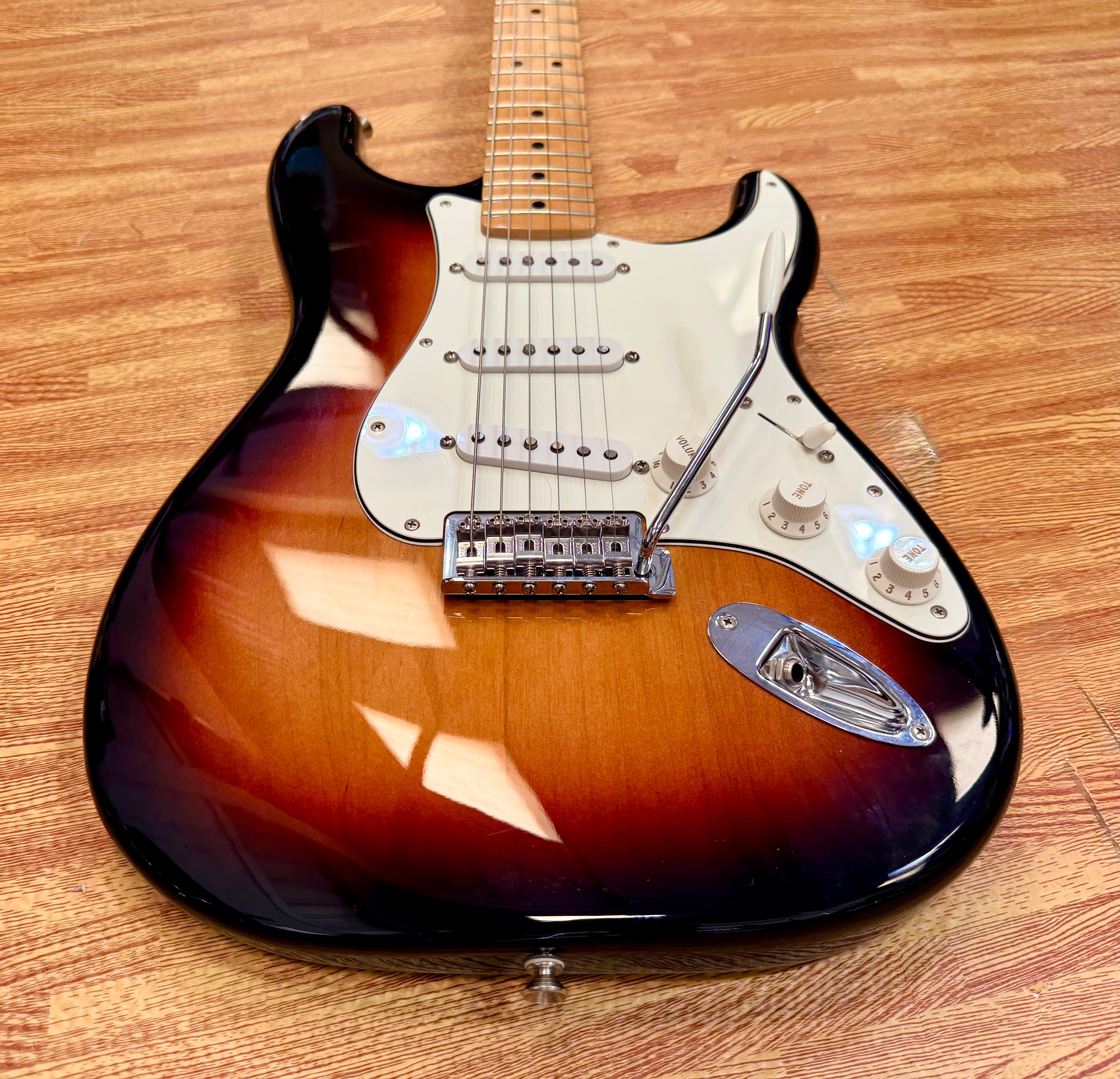 ☀️2017☀️ Fender Standard Stratocaster~ Mexican MIM~ Brown Sunburst~ Maple~ Strat