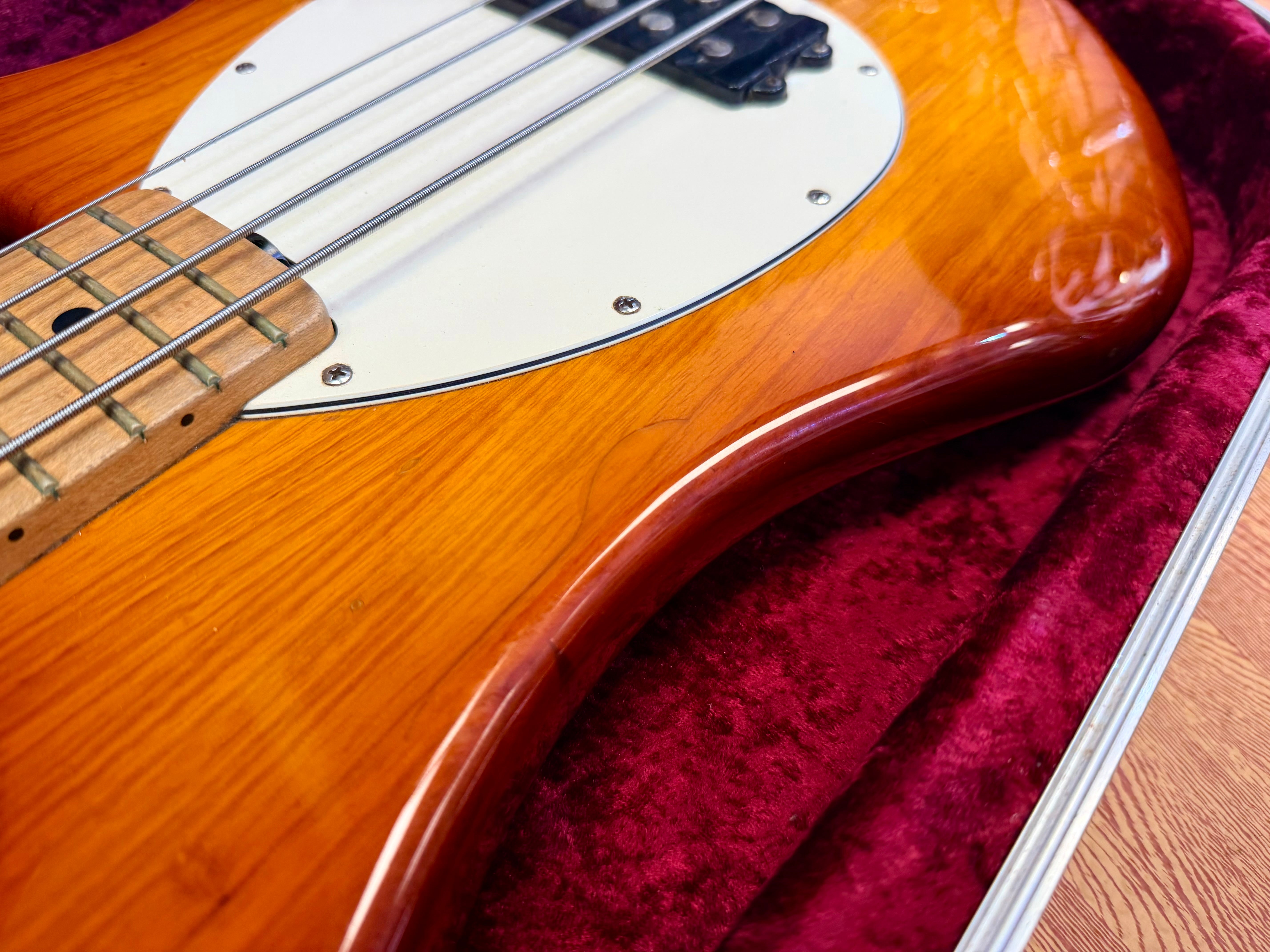 🇺🇸 Ernie Ball Music Man StingRay 4H 3EQ USA~ Honey Burst~ 2000 + Case 🇺🇸