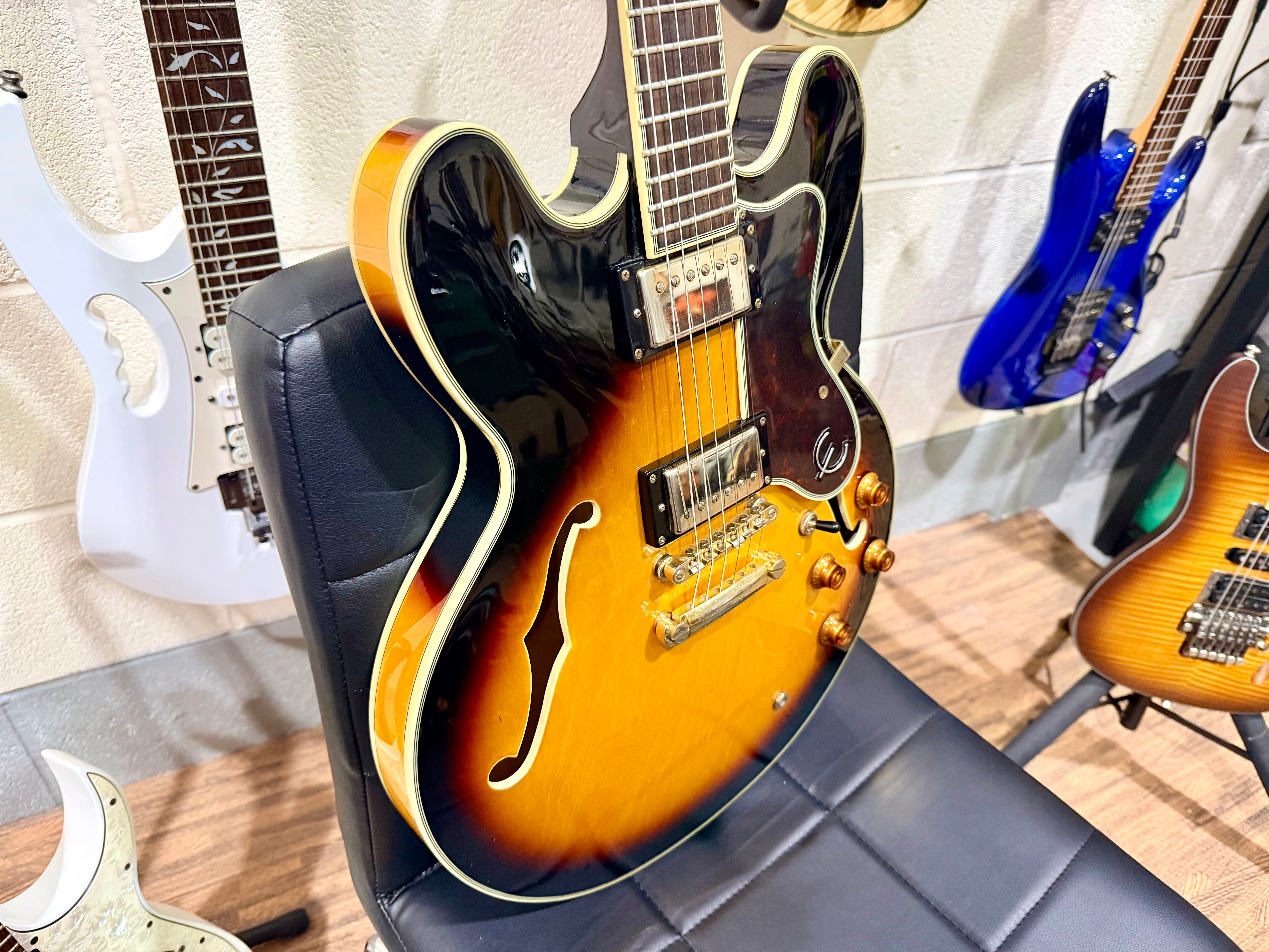 ☀️2013☀️ Epiphone Sheraton ii VS~ Vintage Sunburst~ Hollow-body~ Hard Case!