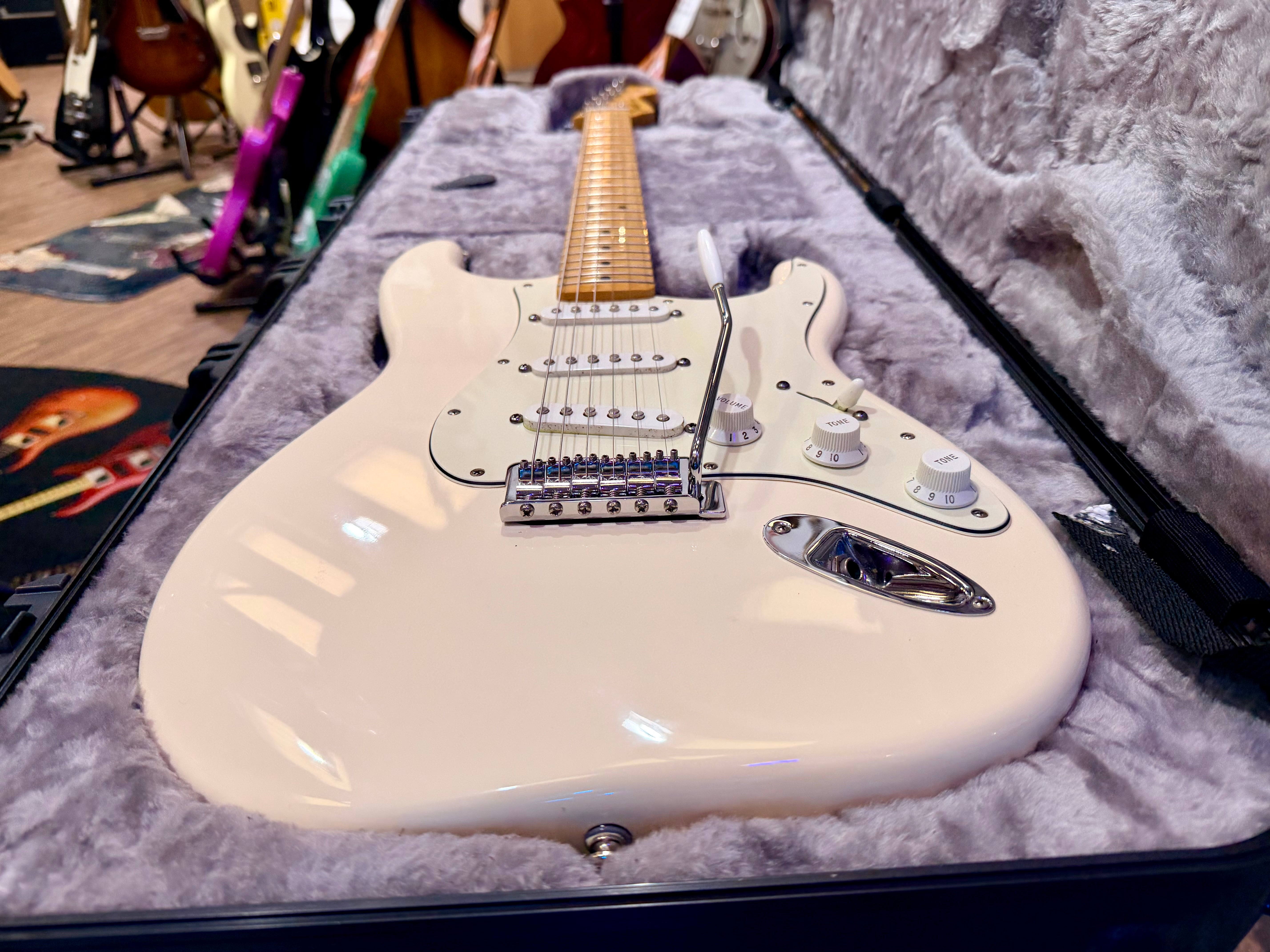 🌟2014🌟 Fender Standard Stratocaster~ Mexican Strat~ Arctic White~ Hard Case!