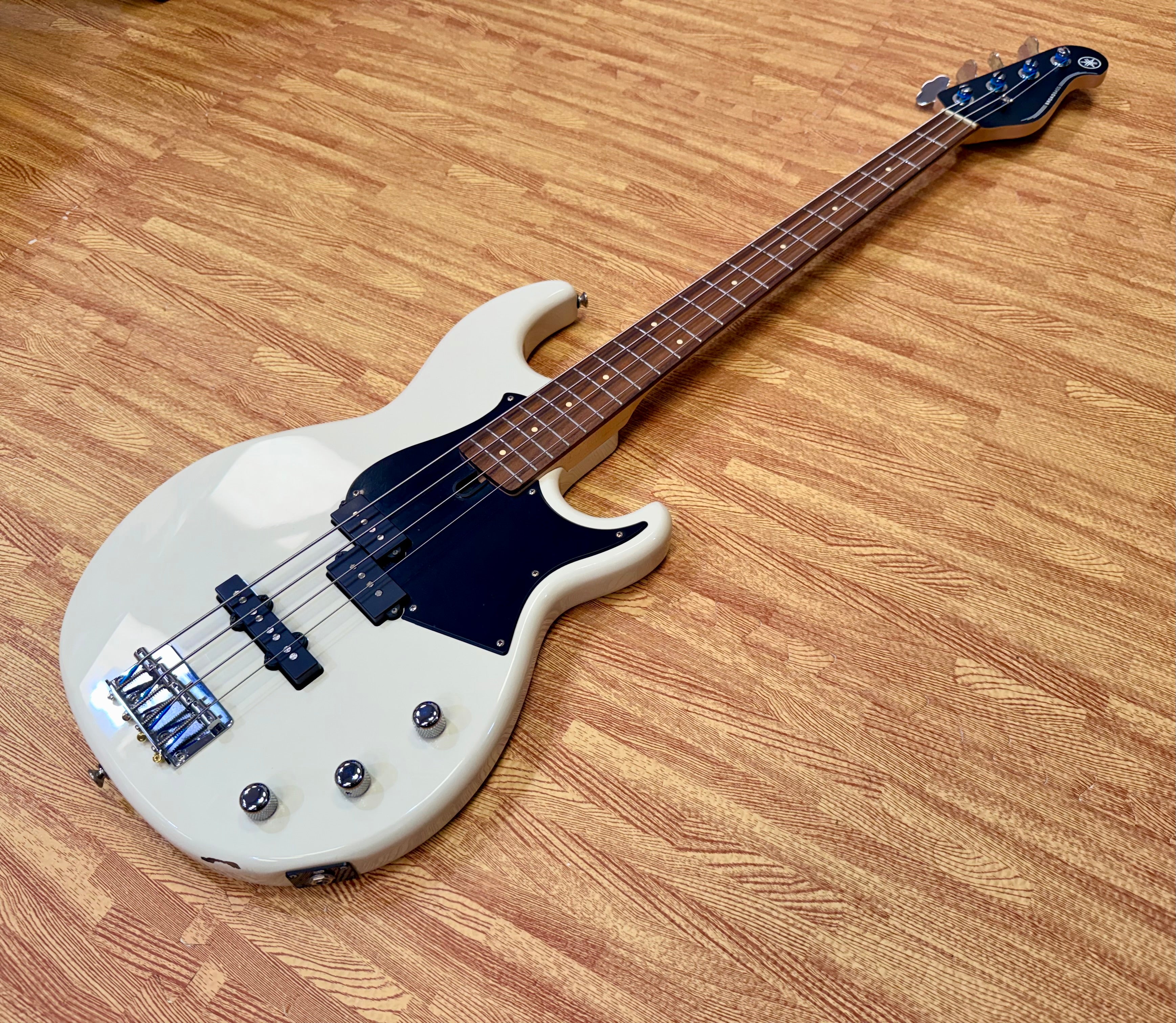 ✨2023✨ Yamaha BB234 4 String Electric Bass Guitar~ Vintage White~ Rosewood!