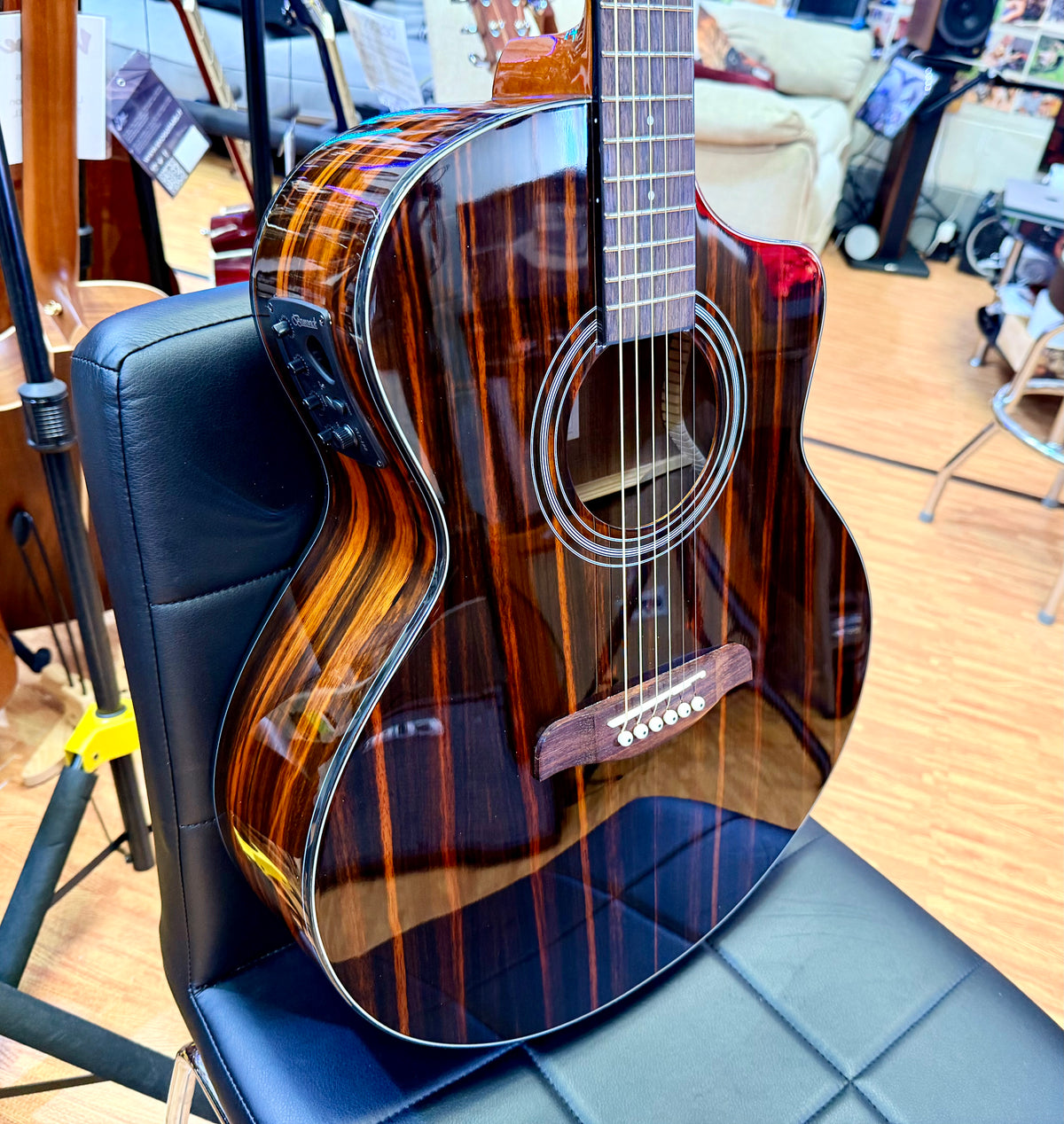 ✨NEW✨ Brunswick BTK60EB Ebony Grand Auditorium Cutaway Electro Acoustic Guitar!