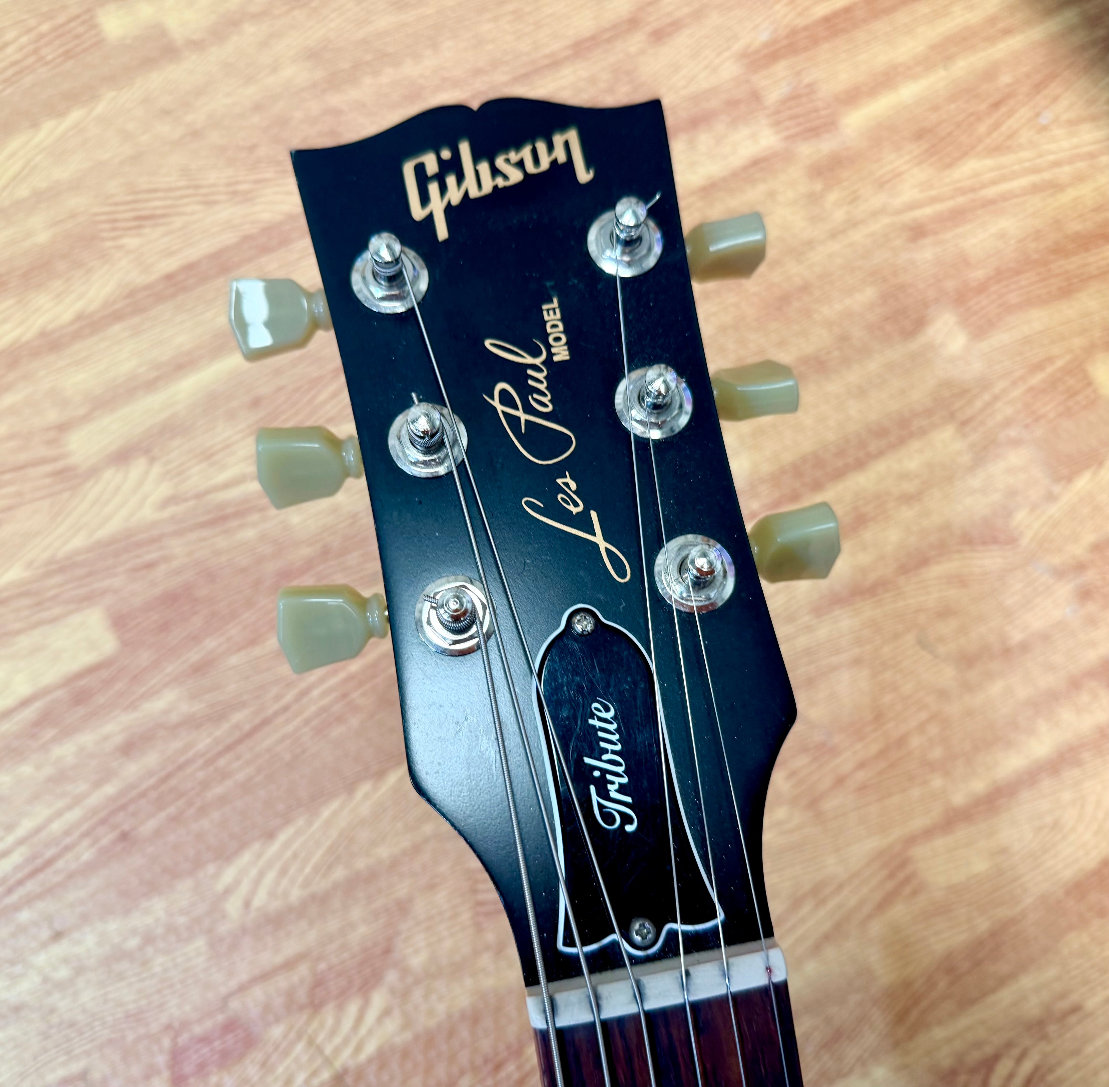 ✨ 2019 USA ✨ Gibson Les Paul Tribute Satin Cherry Sunburst + Deluxe Gig Bag!