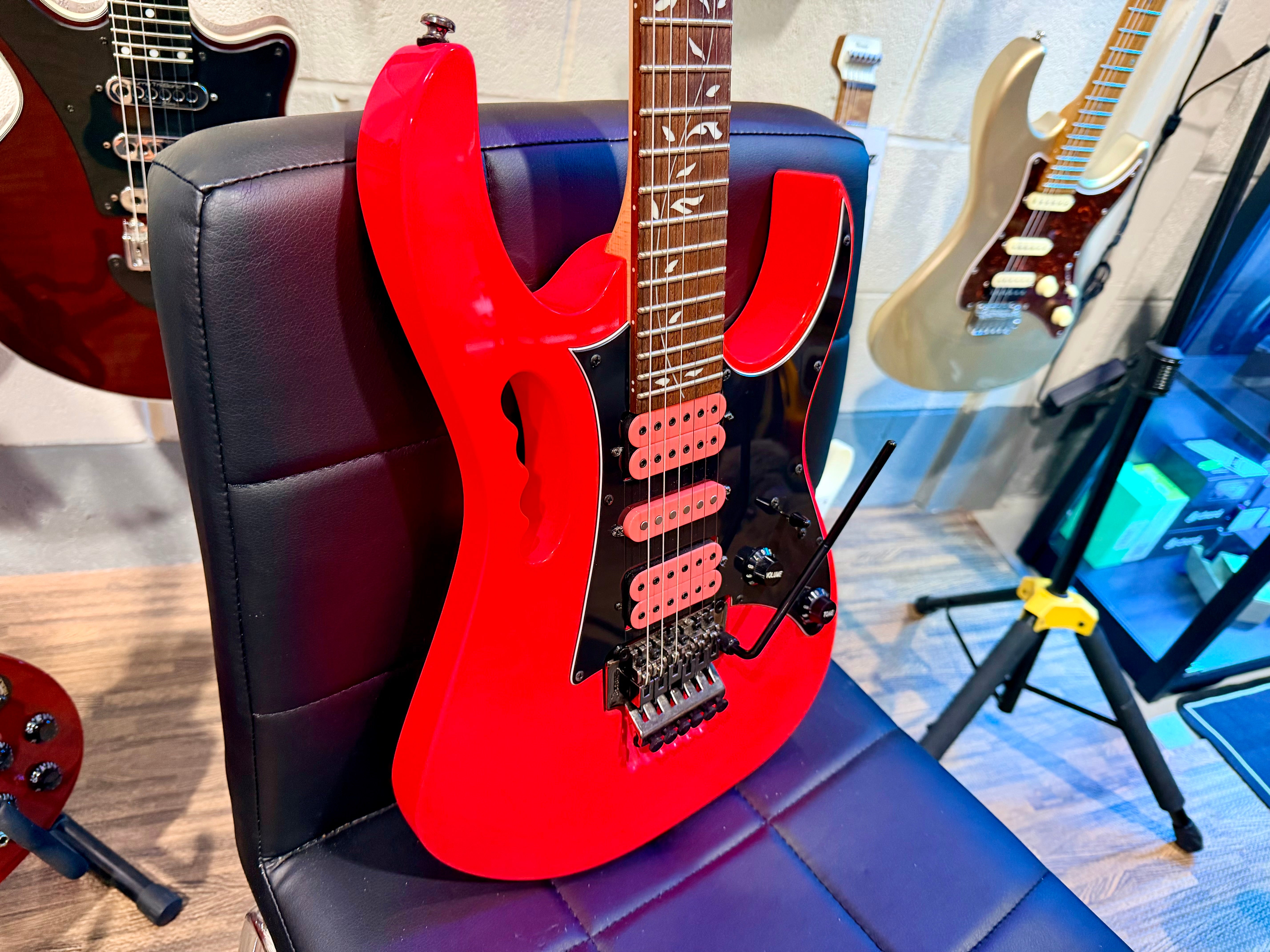 🔥2019🔥 Ibanez JEMJR Steve Vai Signature Electric Guitar~ Jem Junior~ Neon Pink