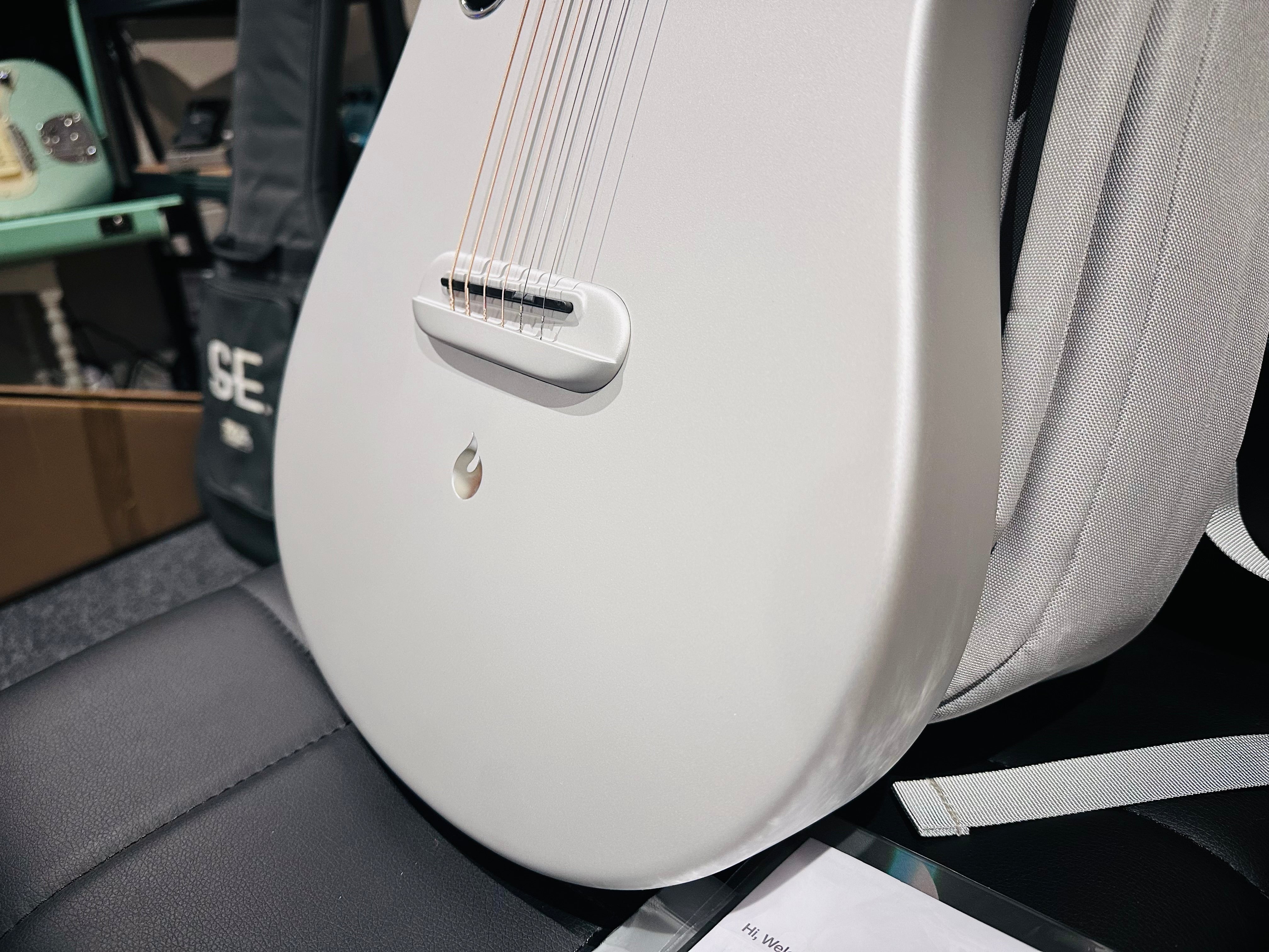 🌟NEW🌟 LAVA ME AIR CARBON FIBRE 36” Electro-Acousic Smart Guitar~ Silver + Bag!