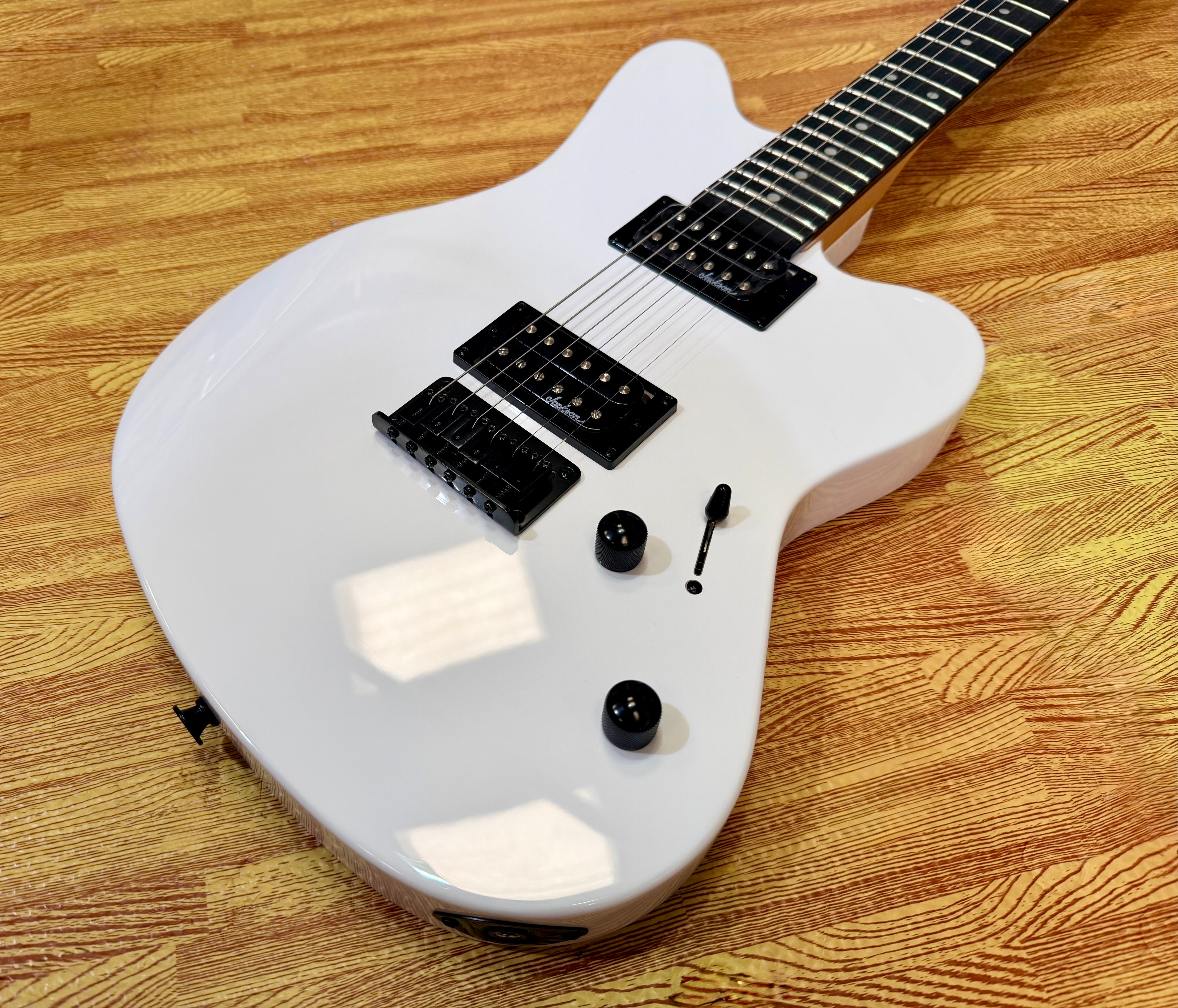 ✨EX-DEMO✨ Jackson JS Series Surfcaster JS22 HT Snow White Electric Guitar!