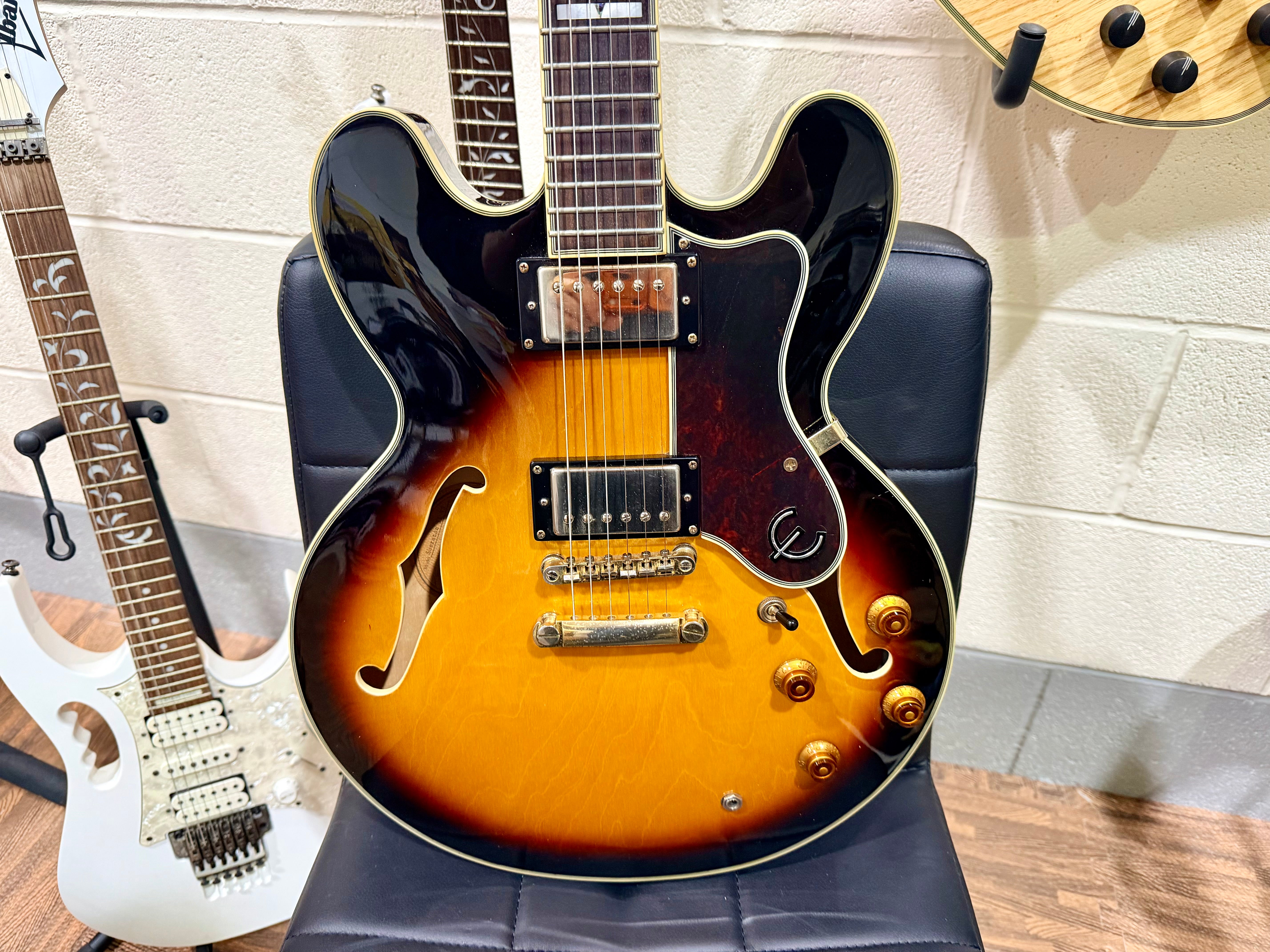 ☀️2013☀️ Epiphone Sheraton ii VS~ Vintage Sunburst~ Hollow-body~ Hard Case!