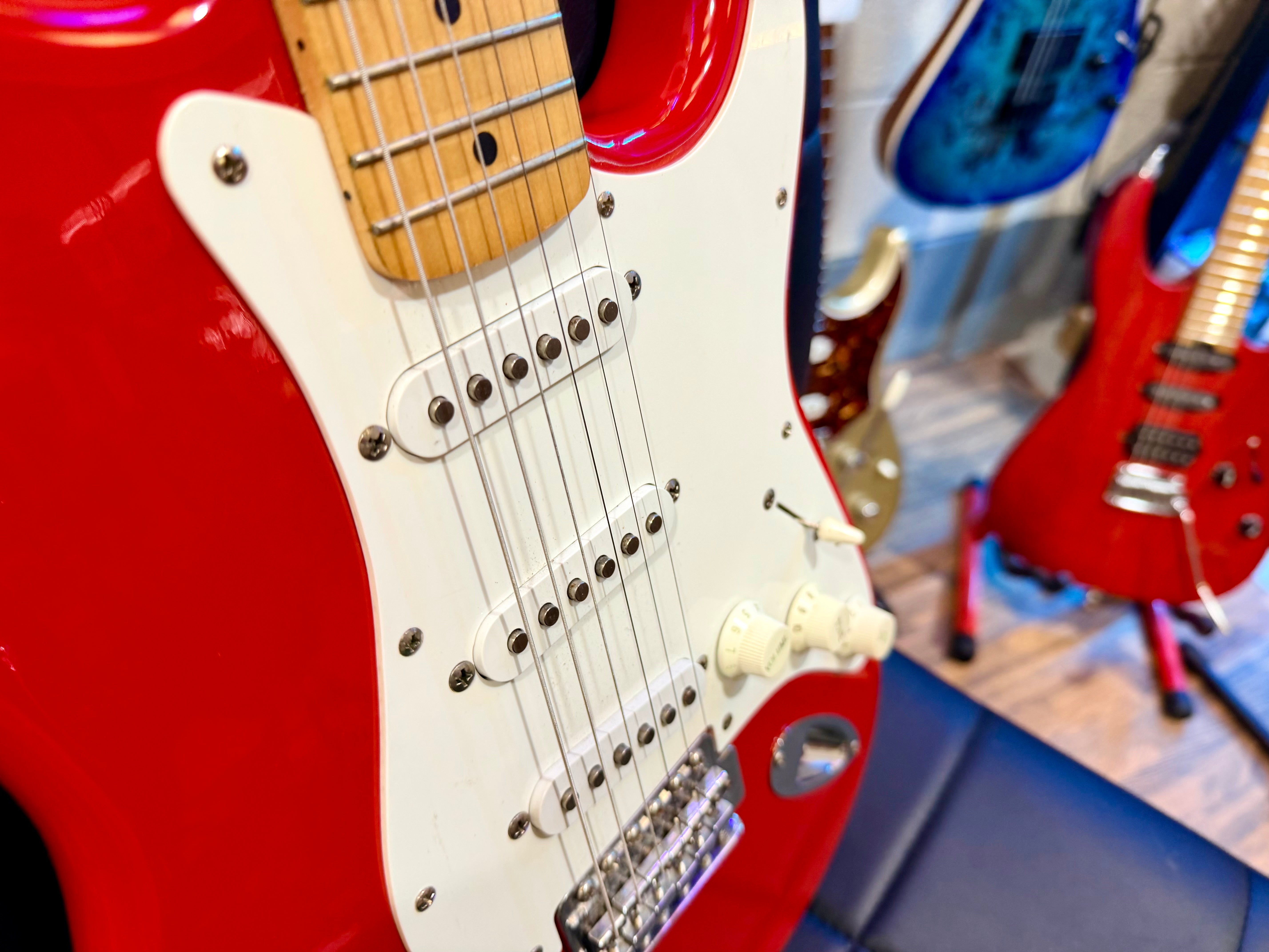 🎸 1995 KOREA 🎸Fender Squier Stratocaster~ Korean Made Strat~ Cherry Red!