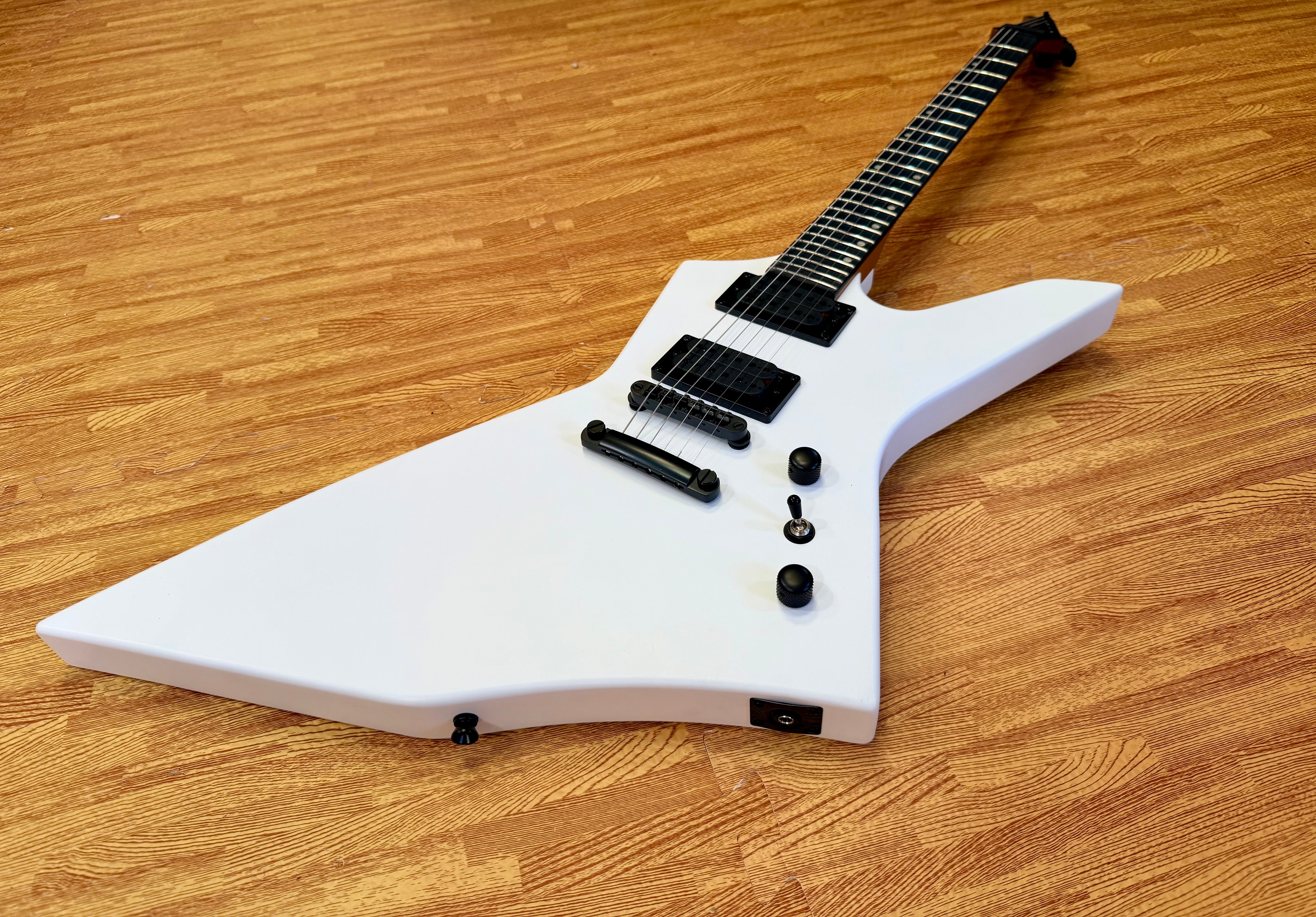⚡️NEW⚡️ Spira X-400 Satin White Offset Explorer Electric Guitar HH~ Roasted Neck