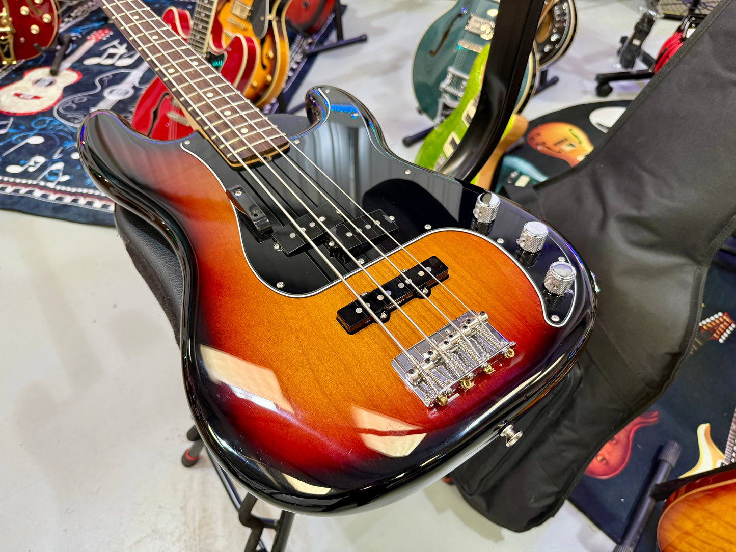 🌟2024 USA🌟 Fender American Performer Precision P Bass~ 3-Colour Sunburst~ MINT