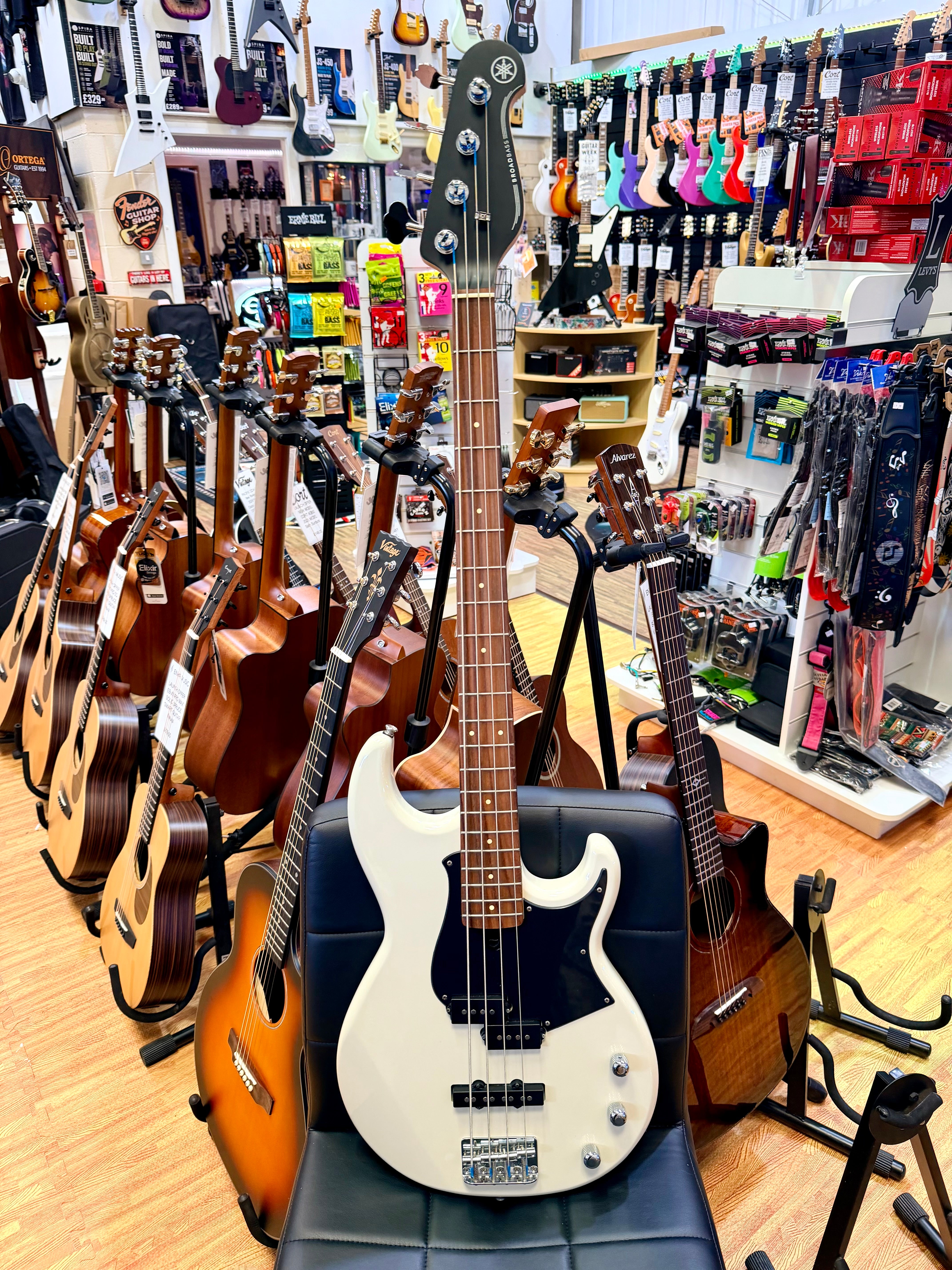 ✨2023✨ Yamaha BB234 4 String Electric Bass Guitar~ Vintage White~ Rosewood!