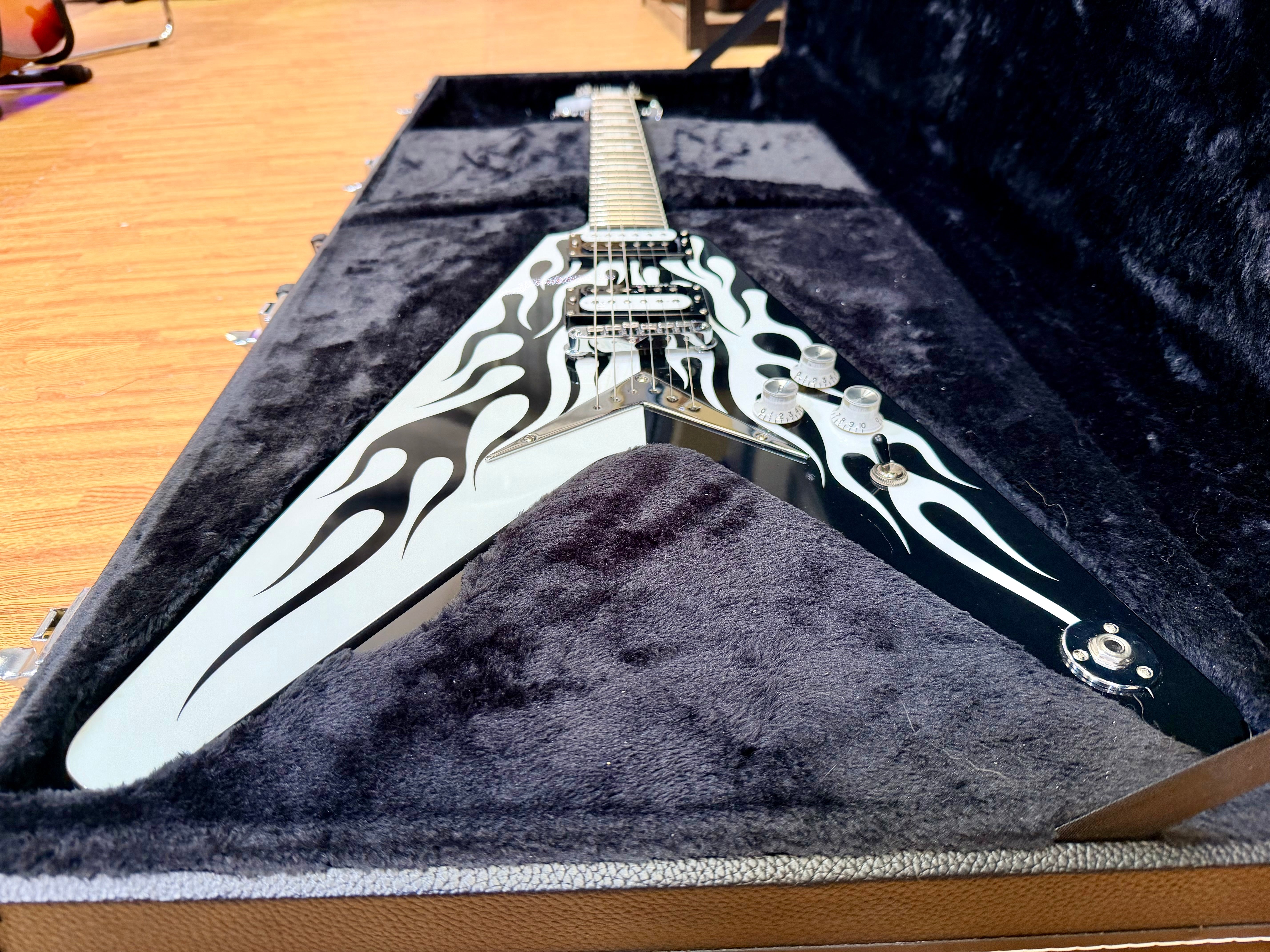 🔥RARE🔥 Dean Michael Schenker Flying V Custom Flames~ 2021 Korea Guitar + Case!