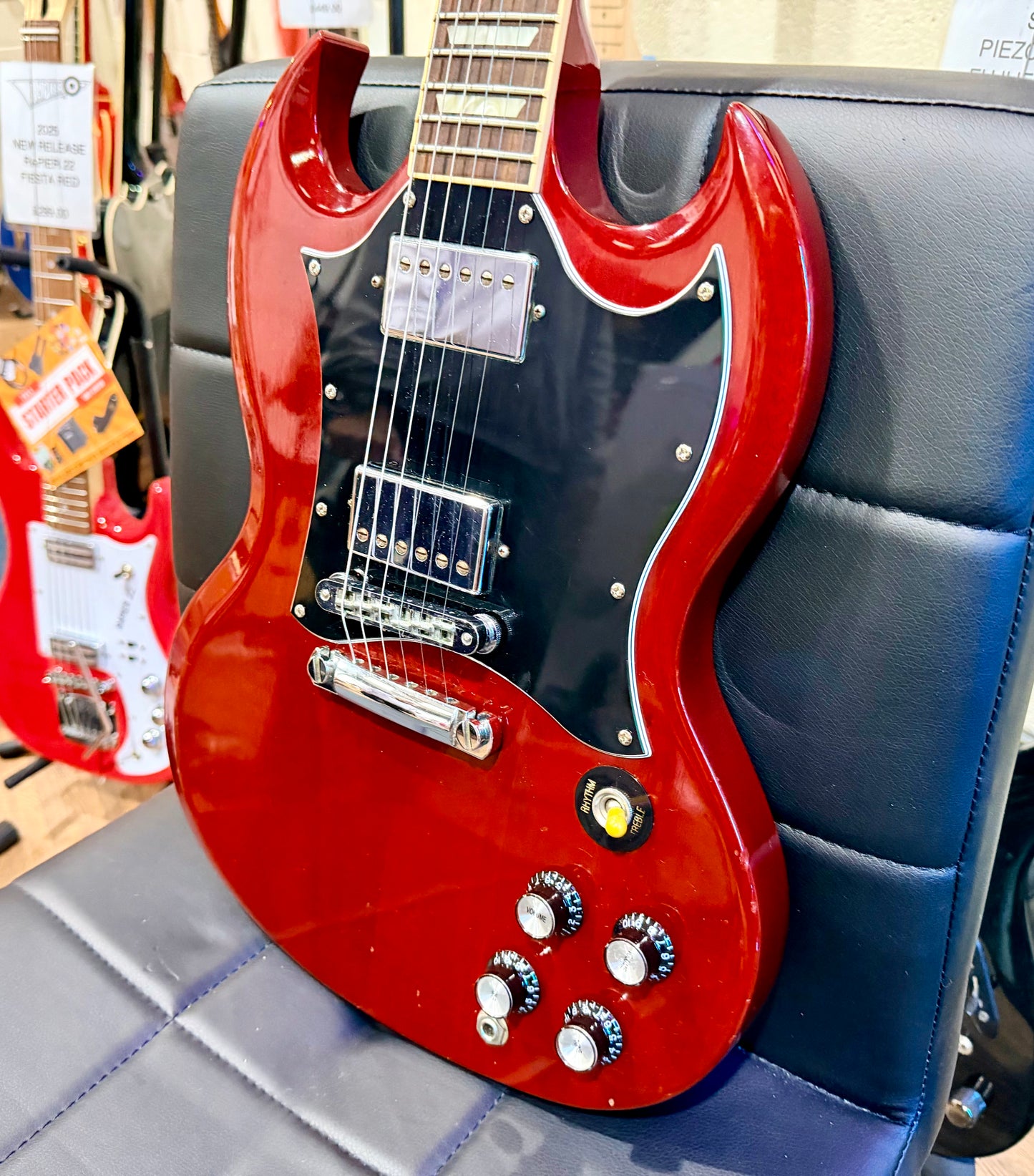 🍒2010🍒 Gibson SG Standard~ USA Made~ Heritage Cherry~ Hard Case~ Lovely!