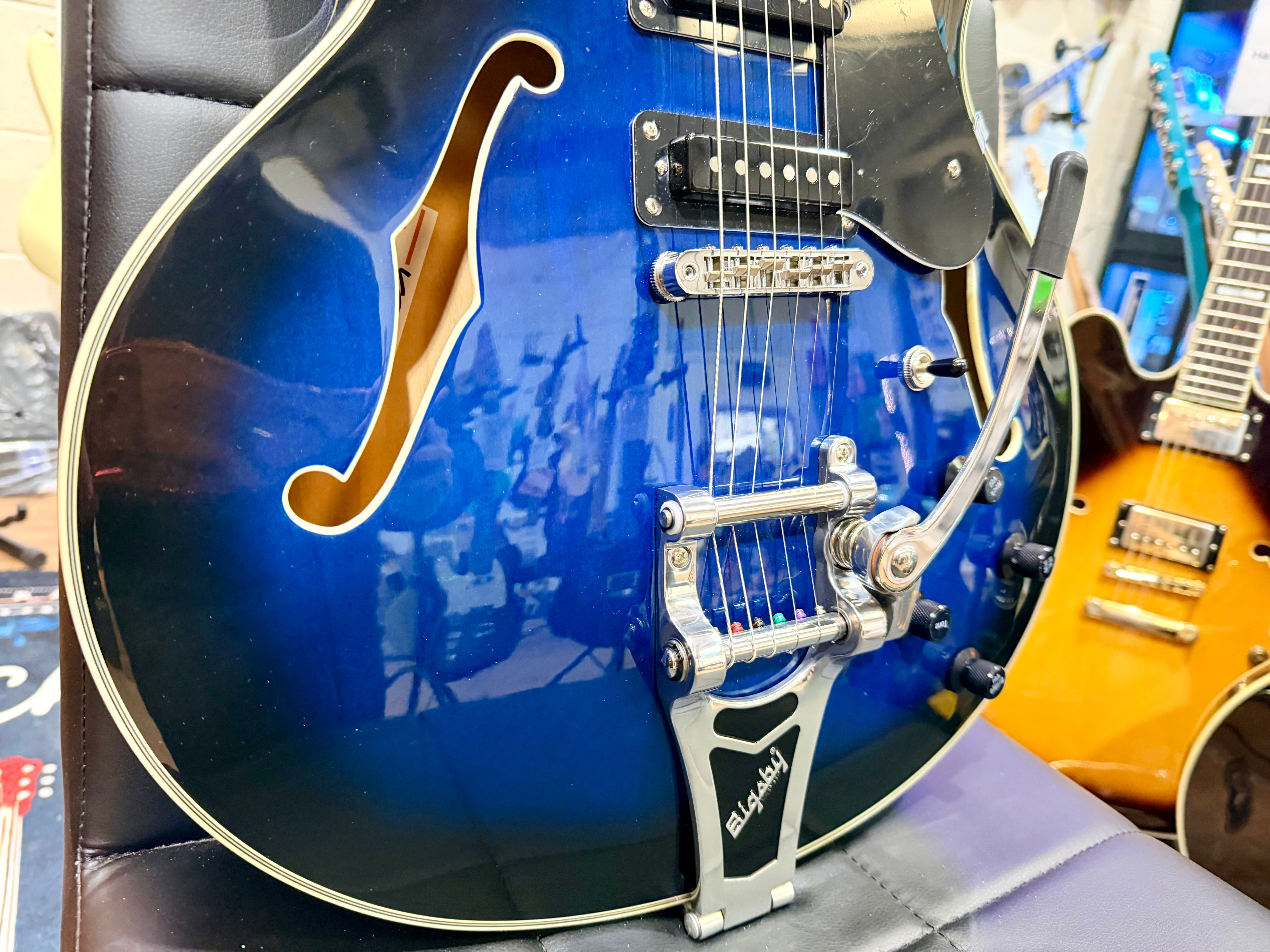 🔥MINT🔥 Vox Bobcat S66 Semi-Hollow ‘335’ Bigsby~ Blue Burst~ 2022 Korea 3 Pickup!