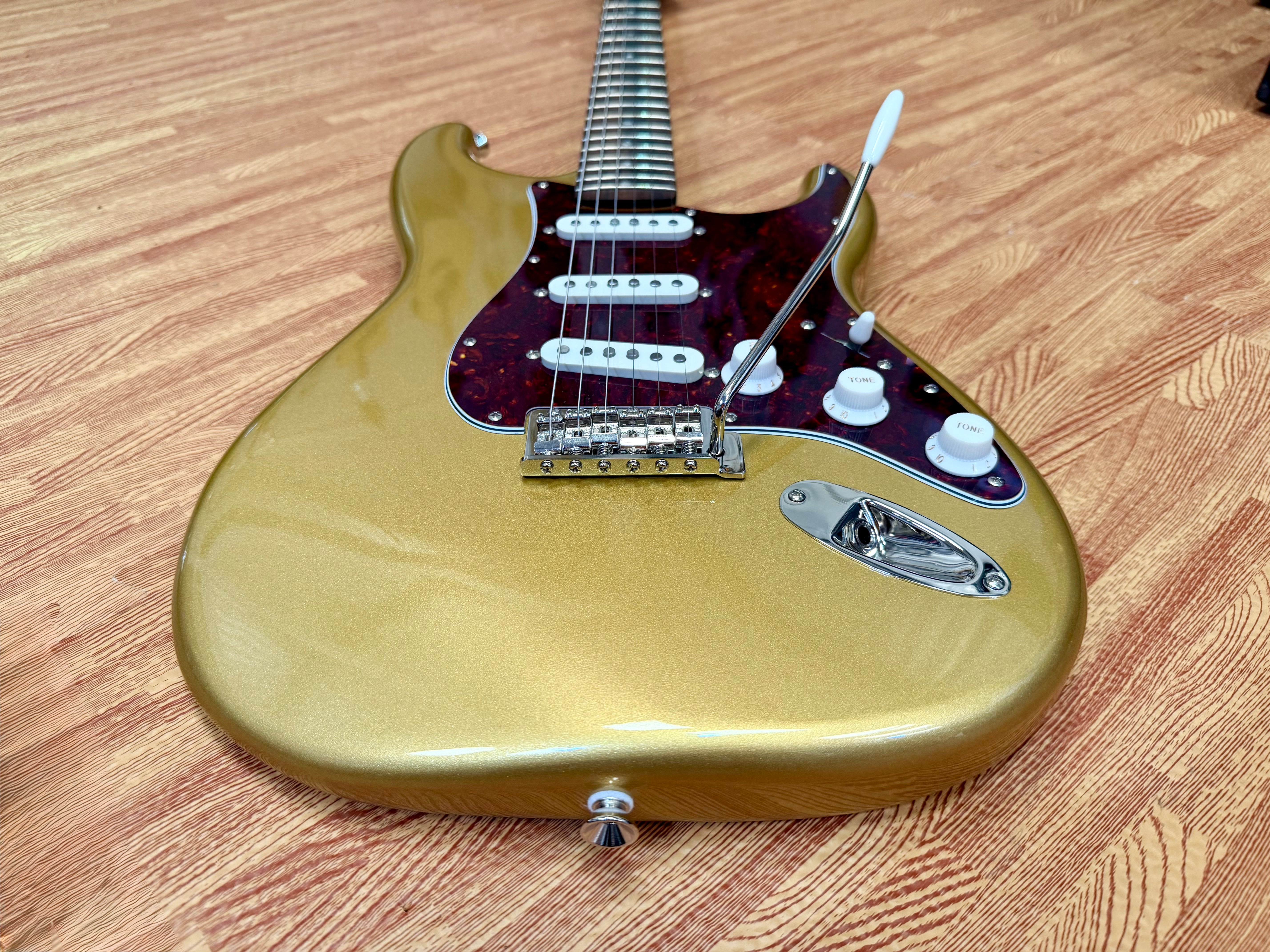 ✨MINT✨ Fender Squier FSR Classic Vibe 60s Stratocaster~ Aztec Gold~ 2025 Strat