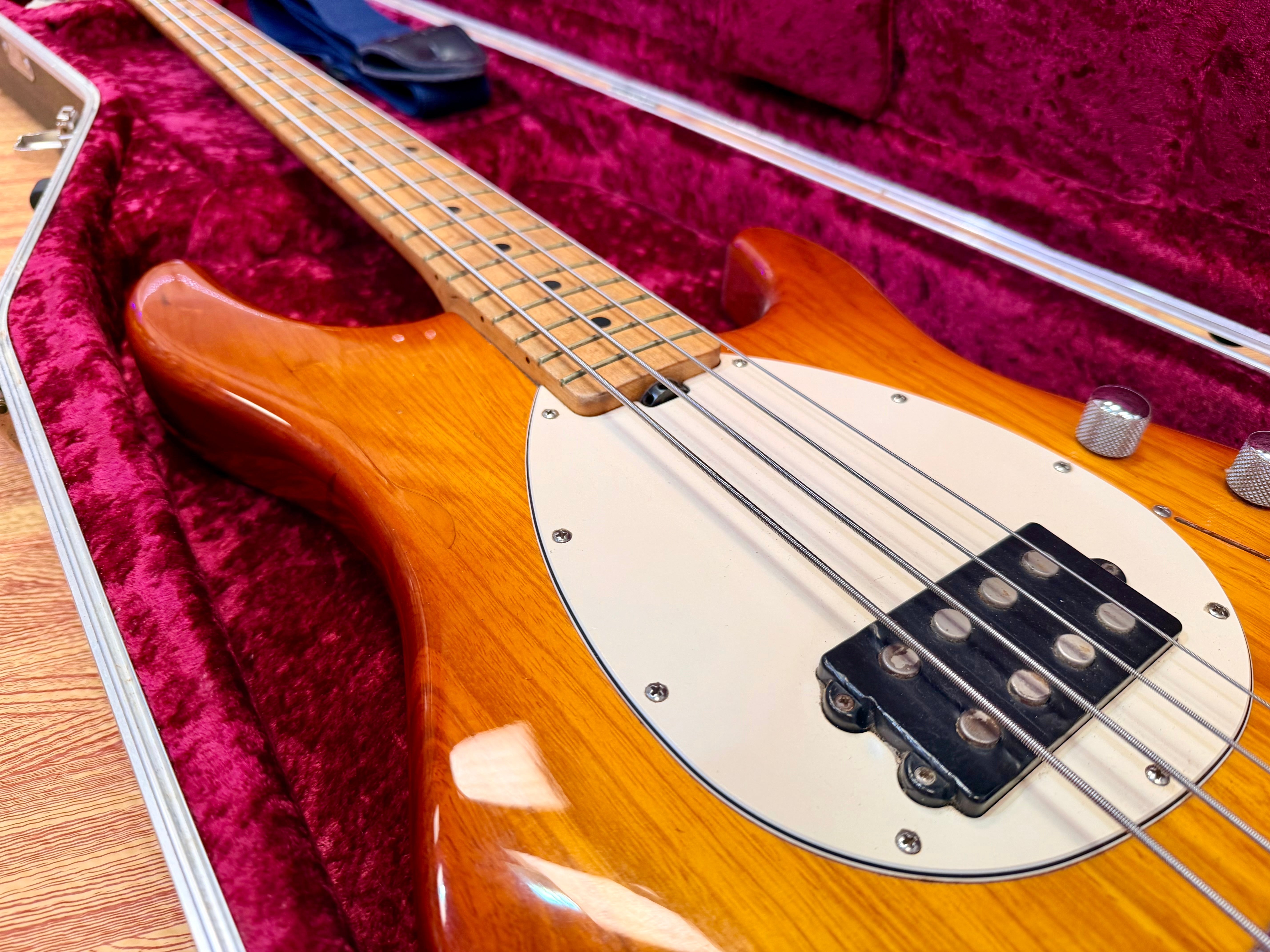 🇺🇸 Ernie Ball Music Man StingRay 4H 3EQ USA~ Honey Burst~ 2000 + Case 🇺🇸