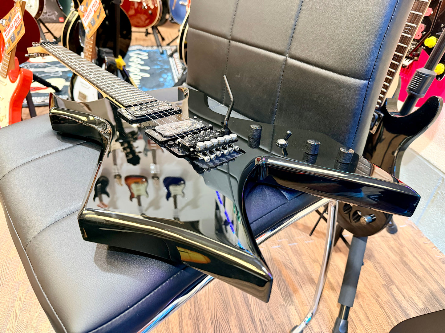 🔥868/2000🔥 BC Rich Warlock~ Stranger Things NJ Model~ Eddies ‘Hellfire’ + Bag!