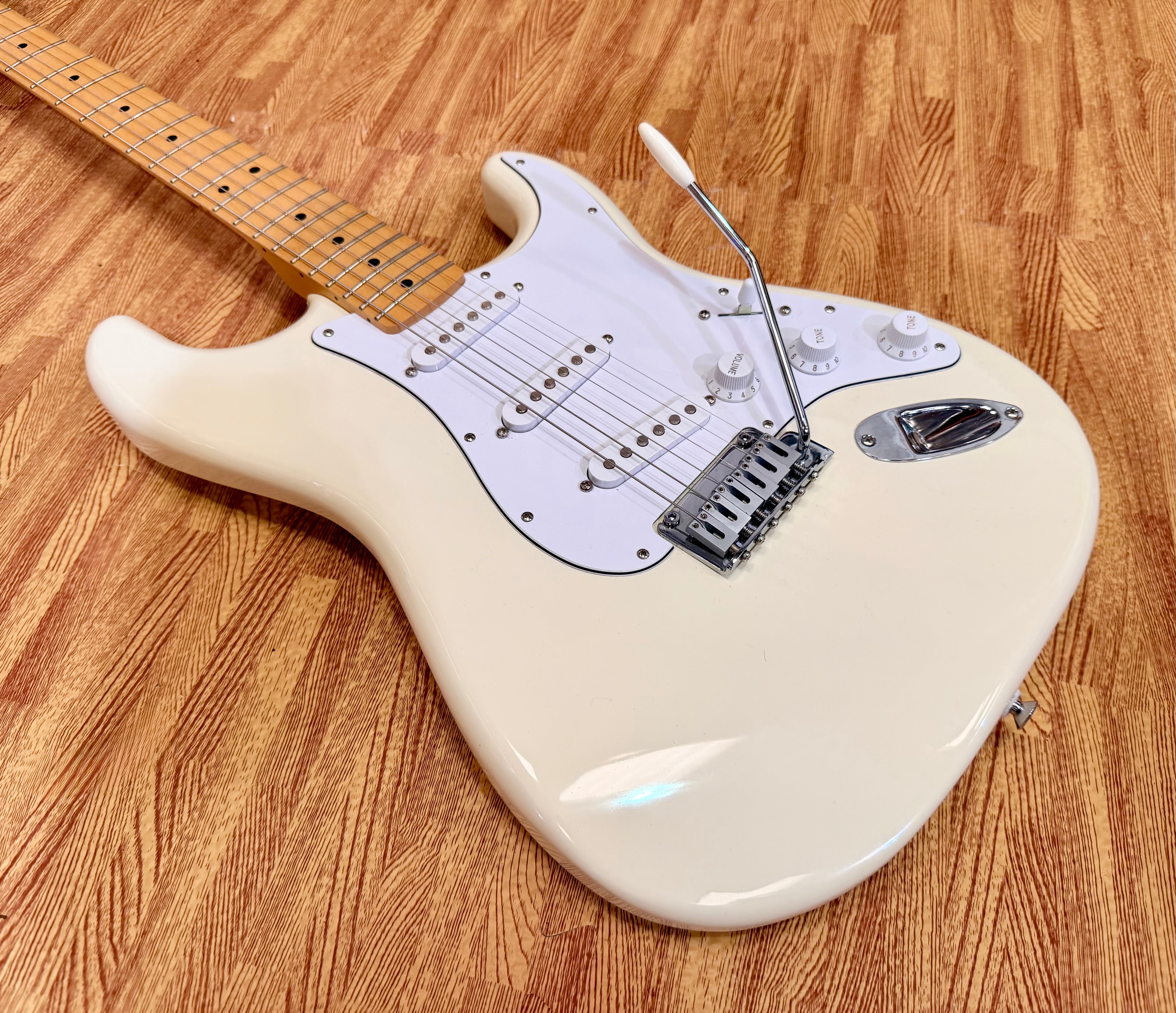 🌟2025🌟 Fender Standard Stratocaster Electric Guitar~ Olympic White~ Maple Neck