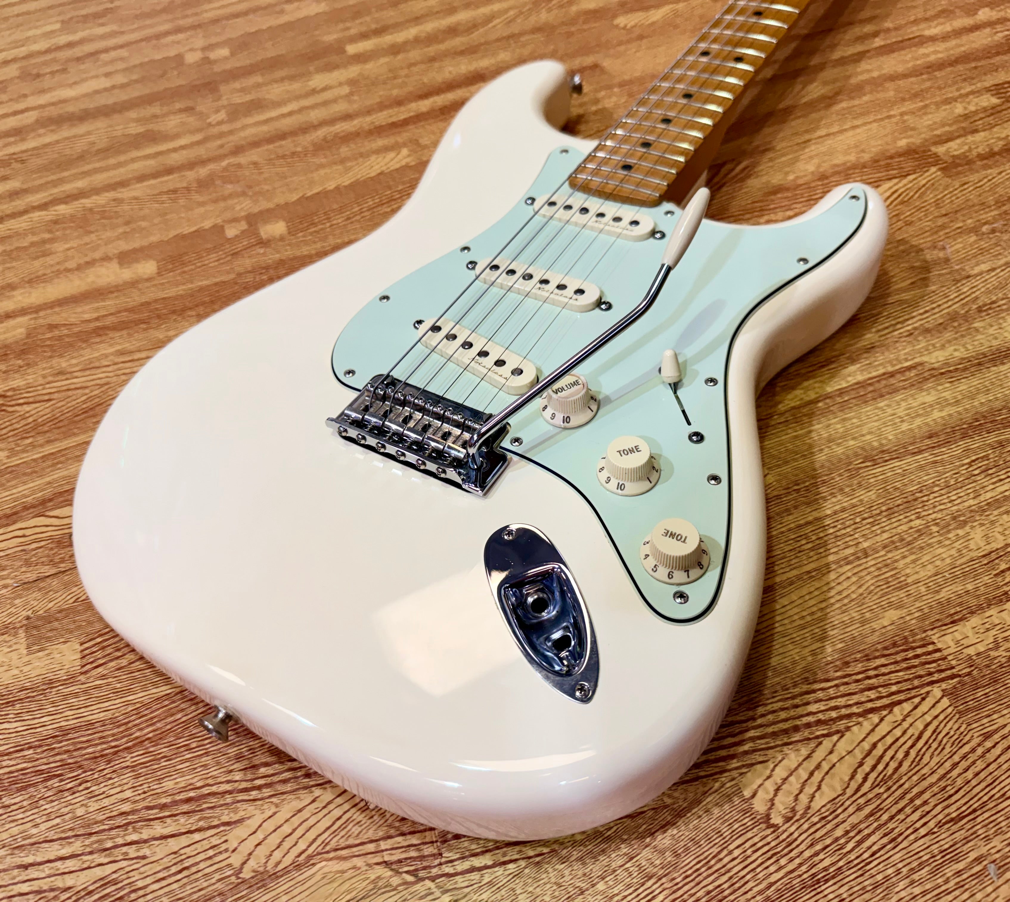 ✨2016✨ Fender Deluxe Roadhouse Stratocaster Electric Guitar~ MIM Vintage White!