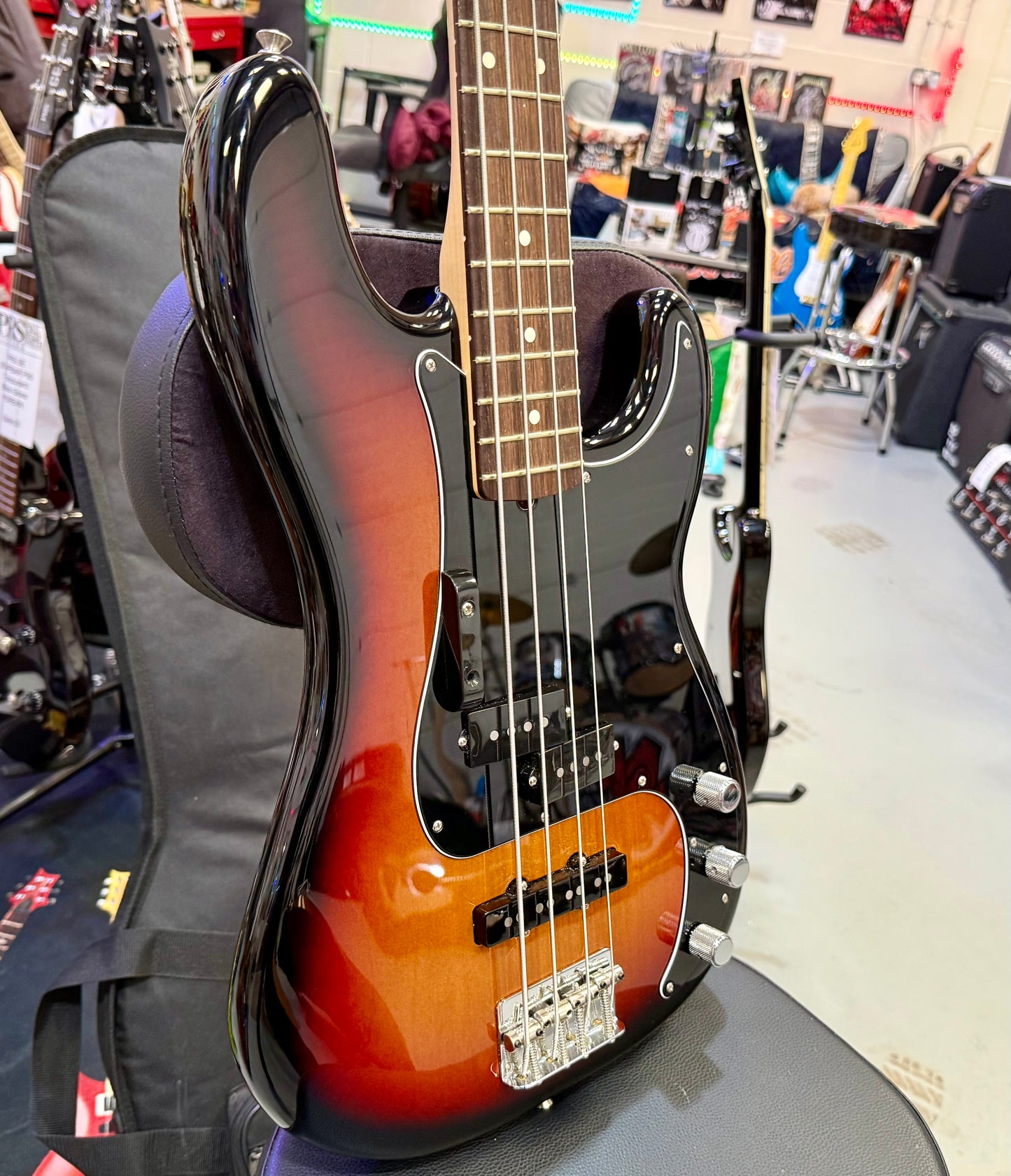 🌟2024 USA🌟 Fender American Performer Precision P Bass~ 3-Colour Sunburst~ MINT