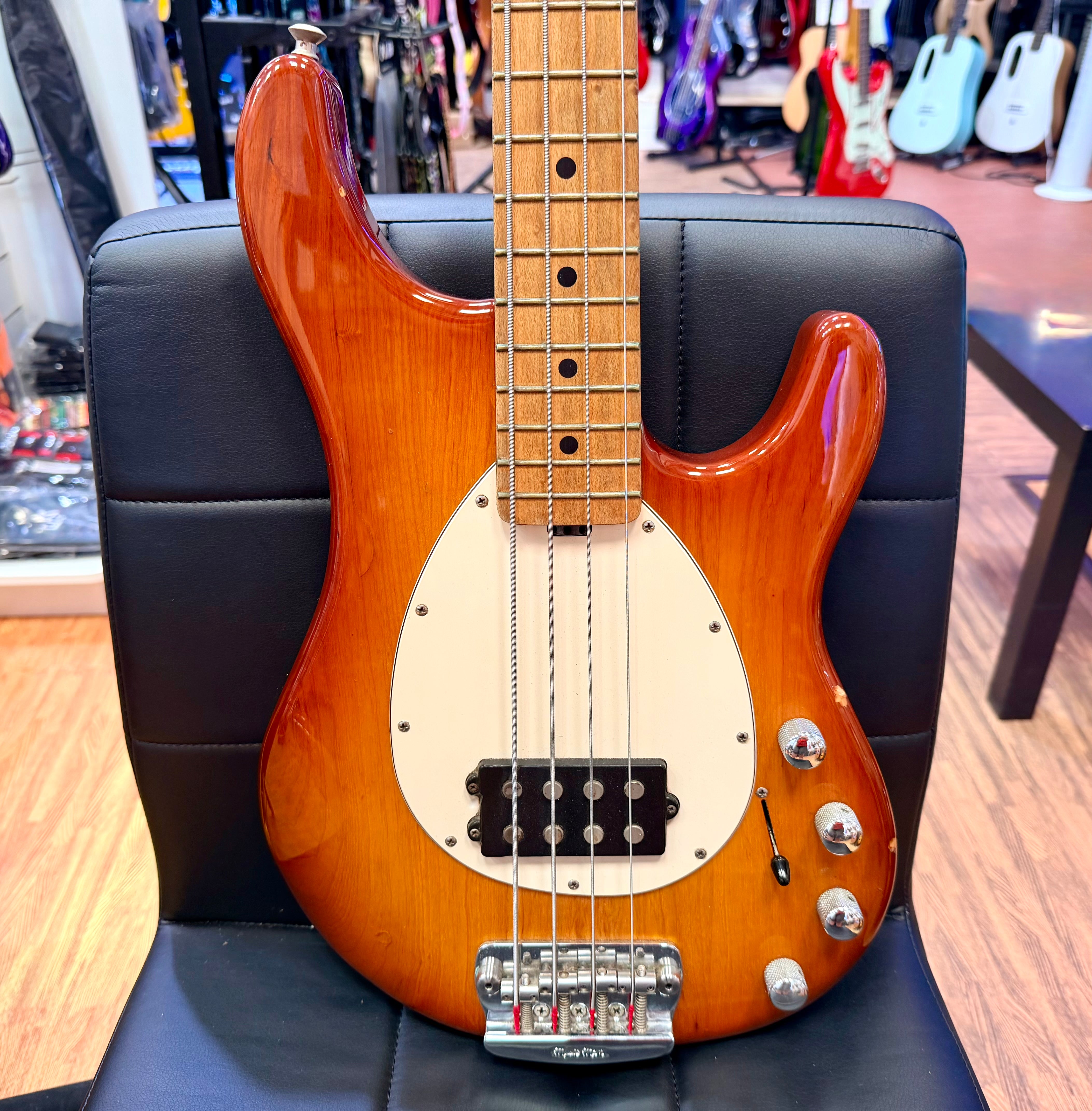 🇺🇸 Ernie Ball Music Man StingRay 4H 3EQ USA~ Honey Burst~ 2000 + Case 🇺🇸