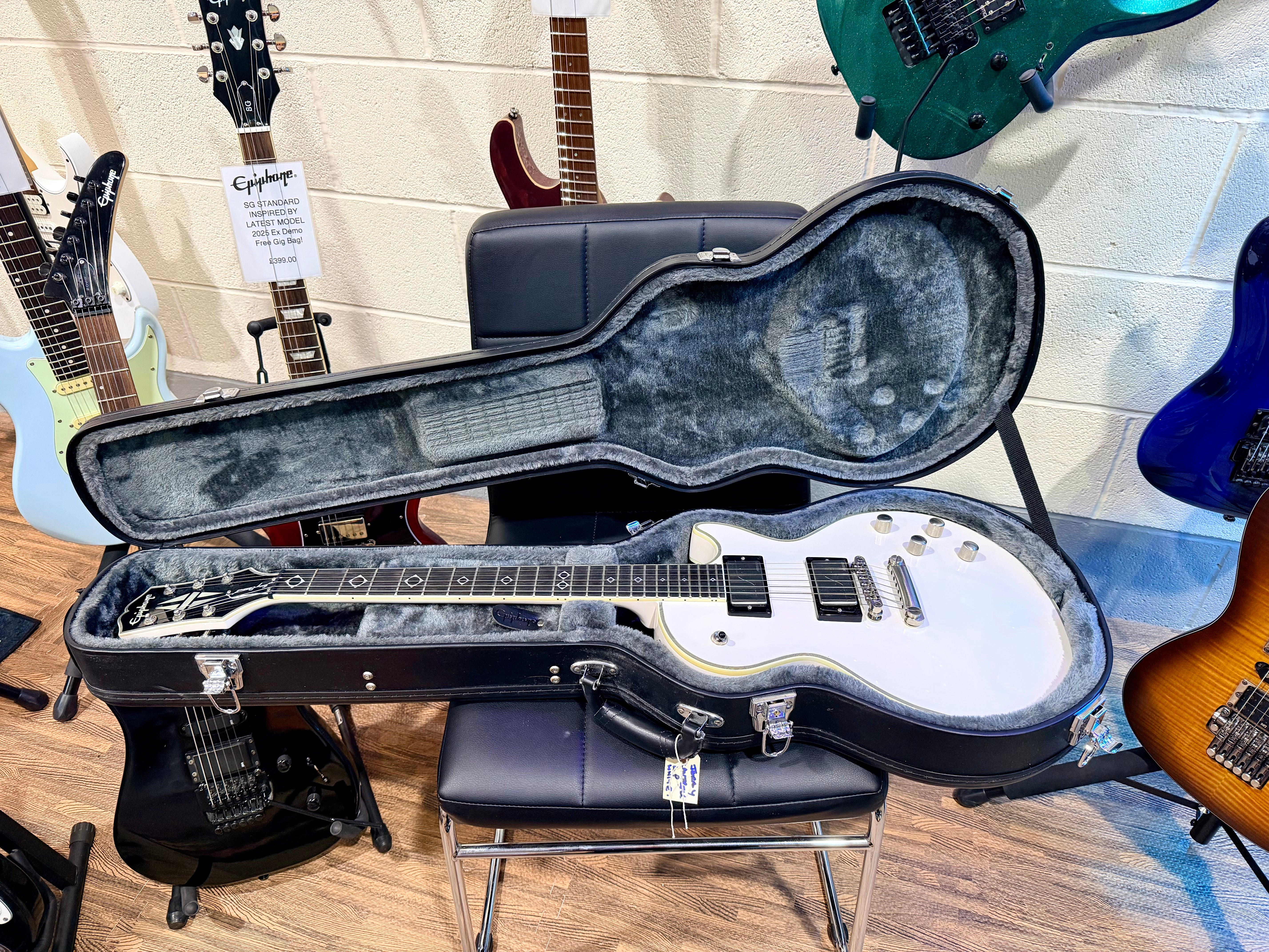 🔥MINT🔥 Epiphone Jerry Cantrell Les Paul Custom Prophecy~ Bone White~ Hard Case