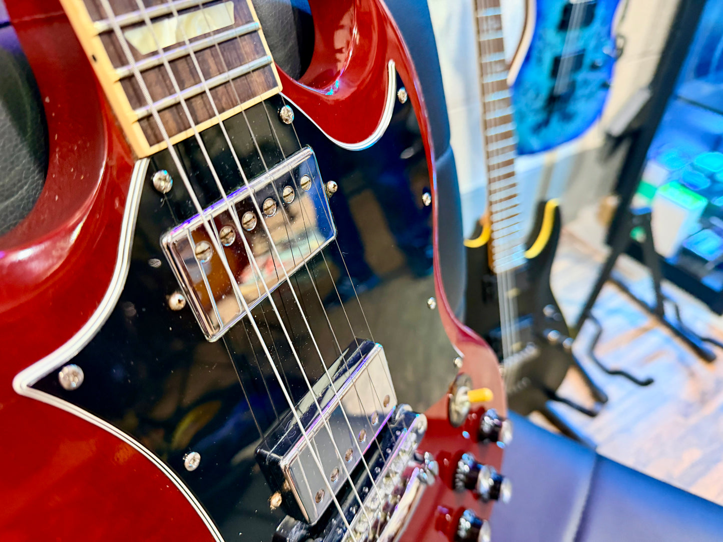 🍒2010🍒 Gibson SG Standard~ USA Made~ Heritage Cherry~ Hard Case~ Lovely!