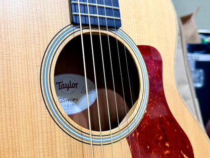 ✨2021✨ Taylor GS Mini-E Rosewood Electro Acoustic Travel Guitar with Gig Bag!