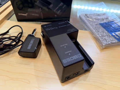 Boss WL-50 Pedalboard Wireless System Receiver + Transmitter for Guitar & Bass
