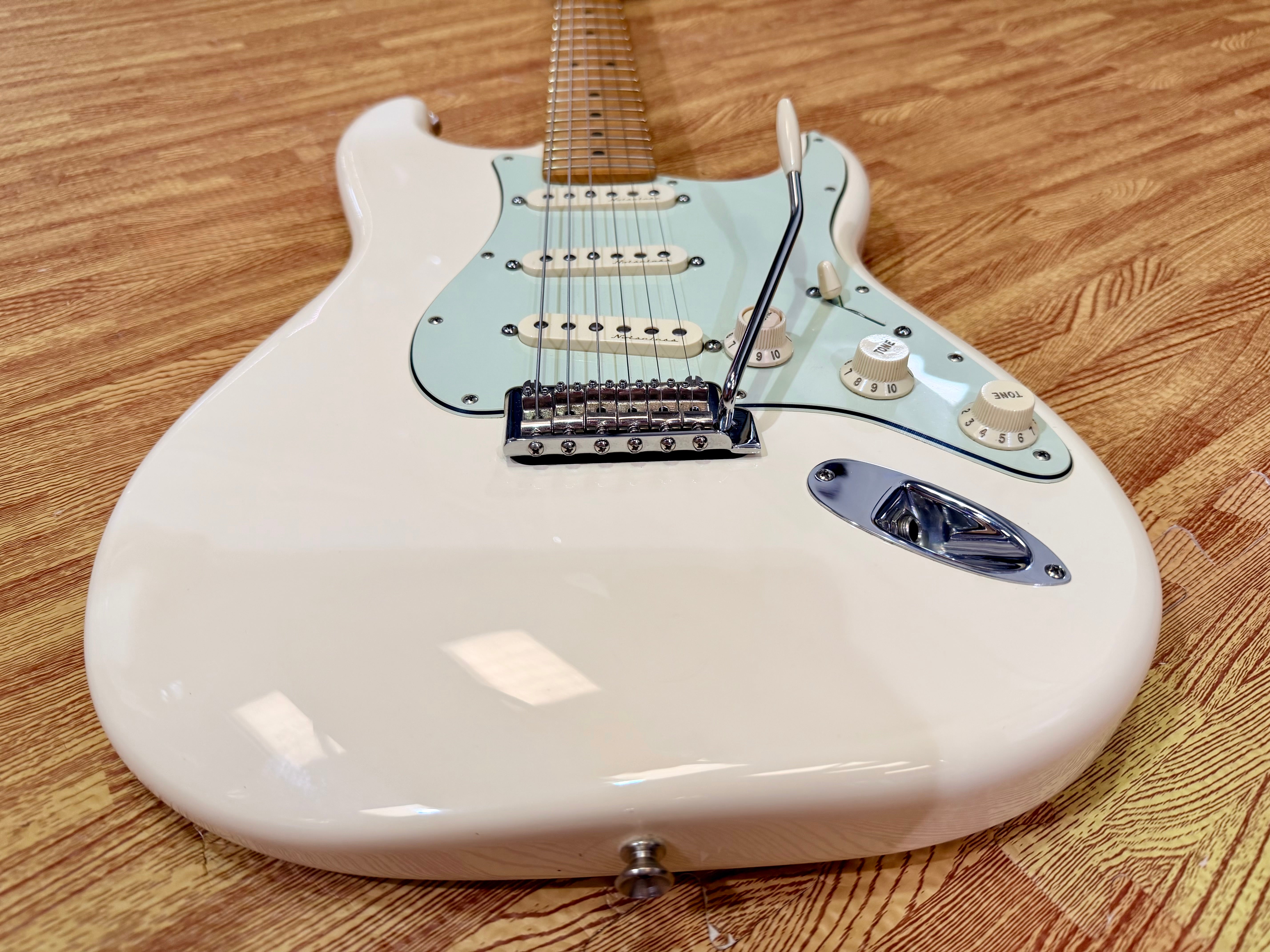 ✨2016✨ Fender Deluxe Roadhouse Stratocaster Electric Guitar~ MIM Vintage White!