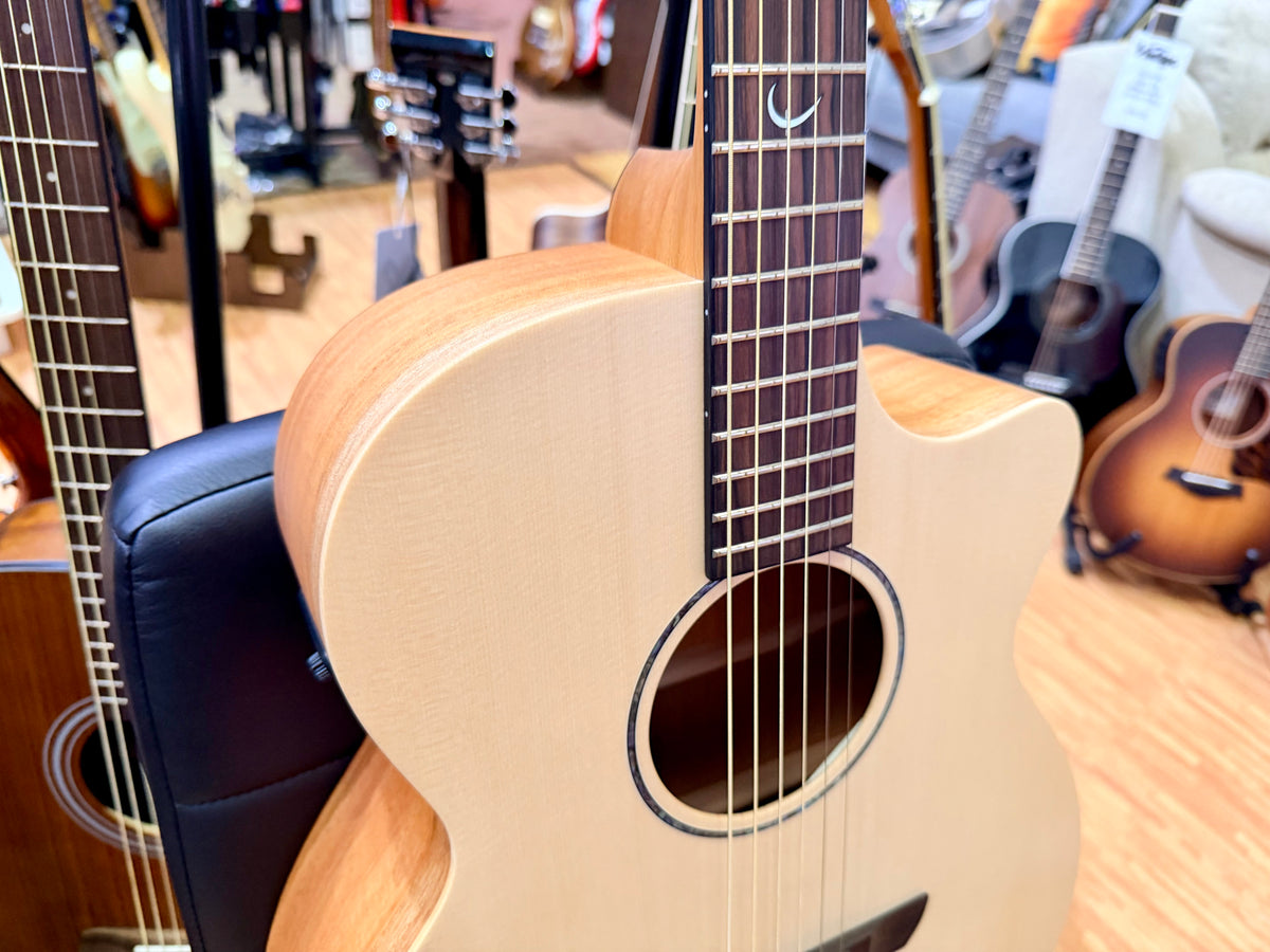 Faith FKV Naked Venus Electro-Acoustic~ All Solid Concert Guitar + GigBag